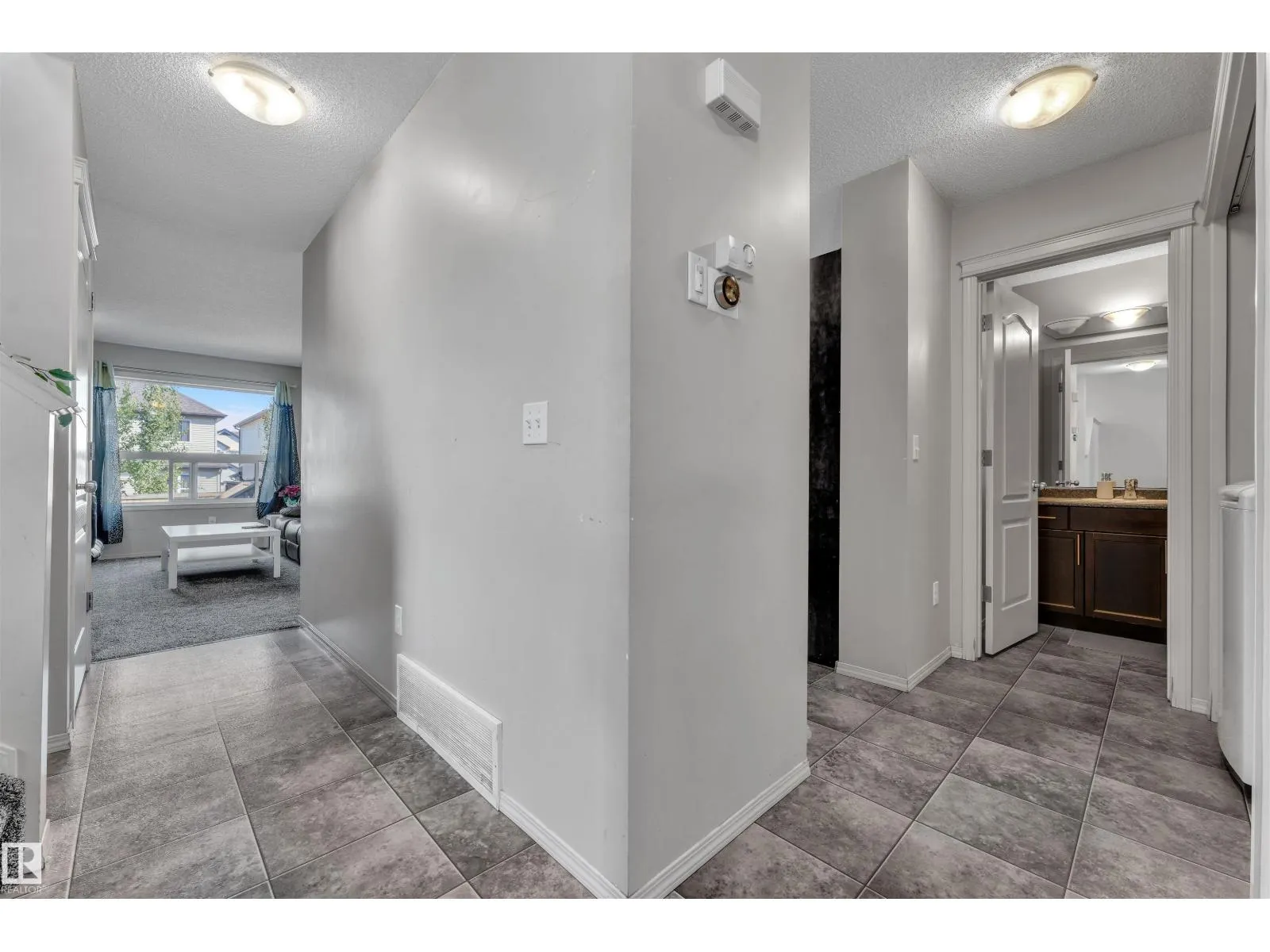 6152 13 AV SW