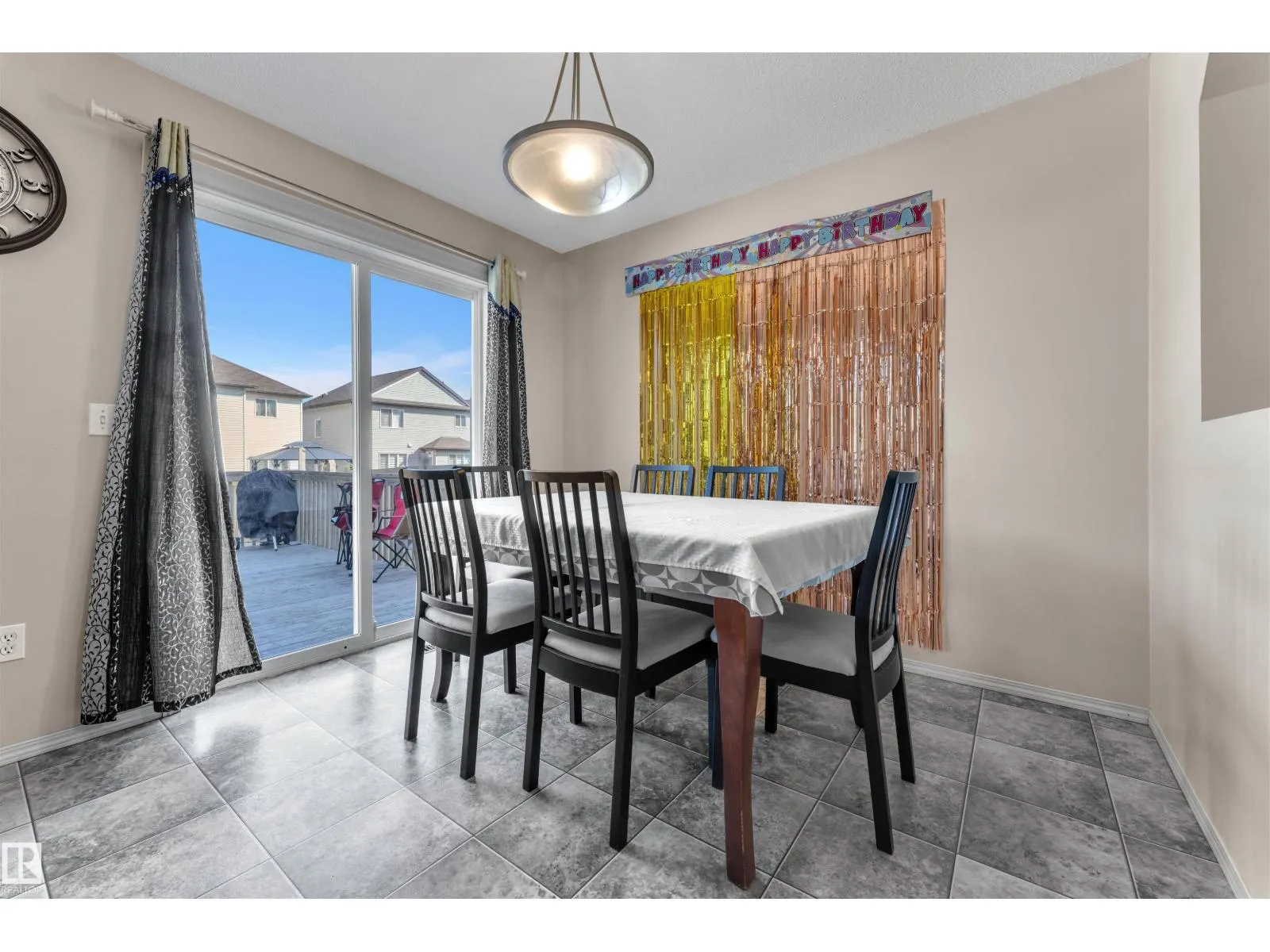 6152 13 AV SW