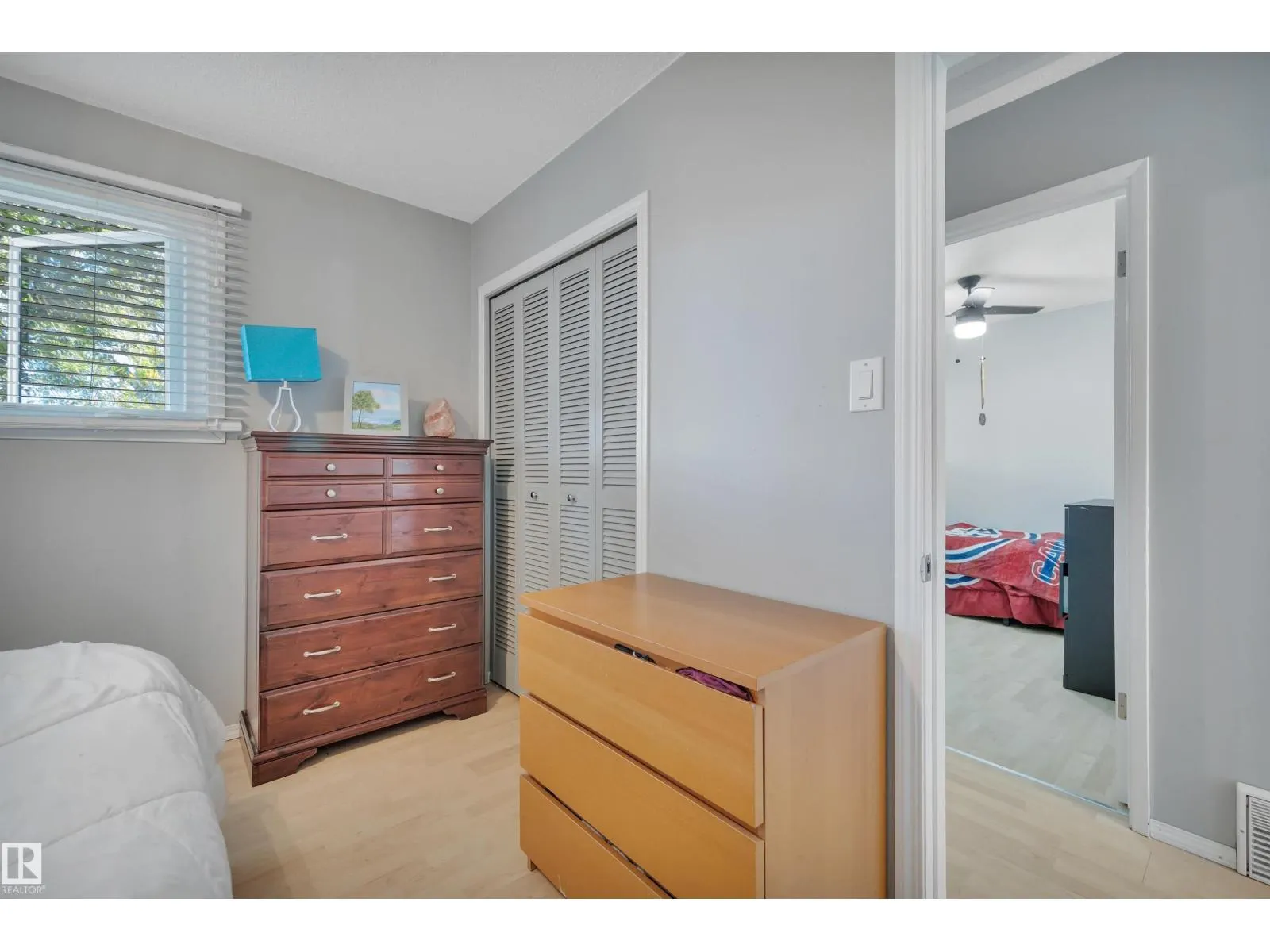 2 CAMELOT PL