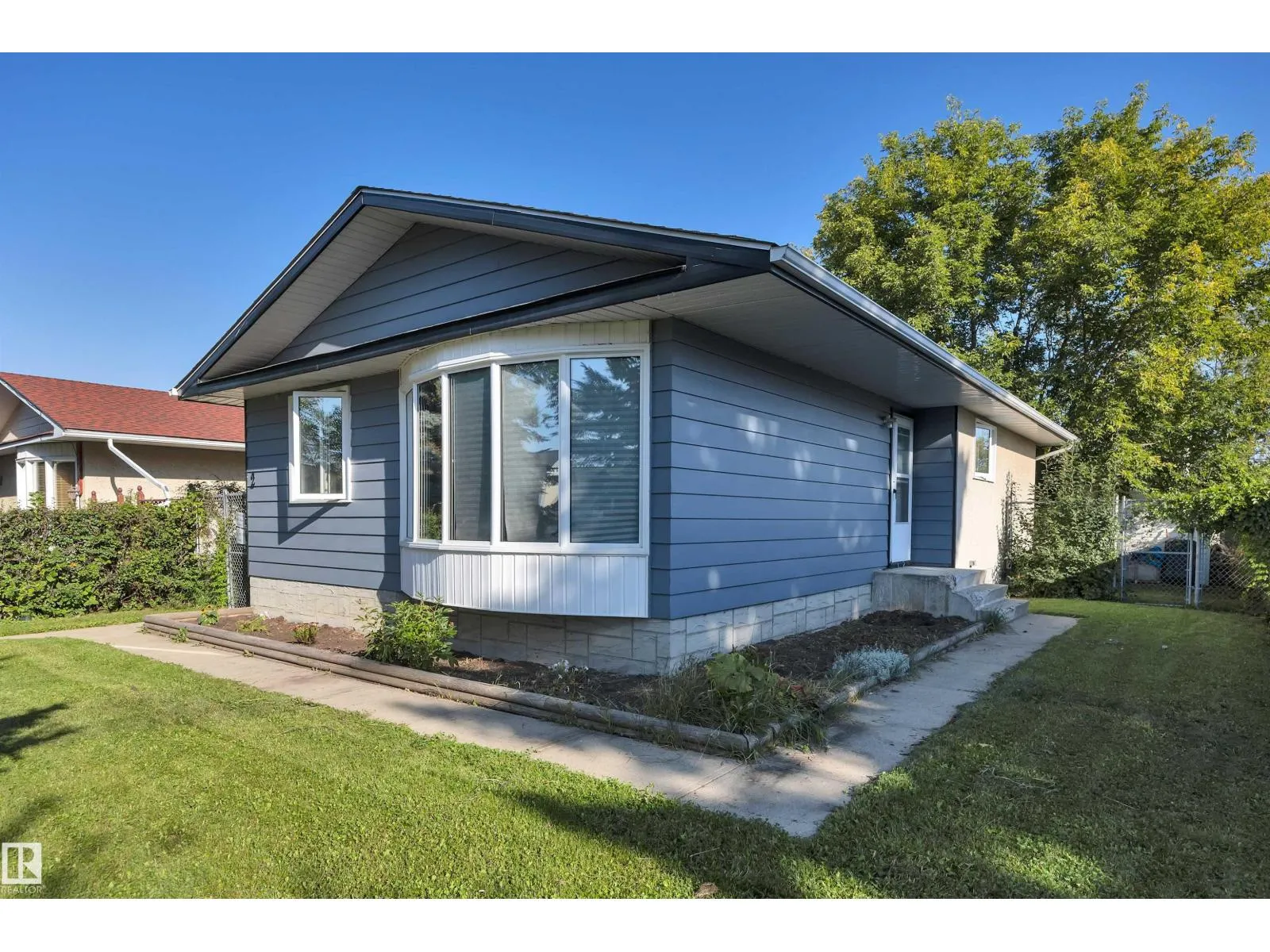 2 CAMELOT PL