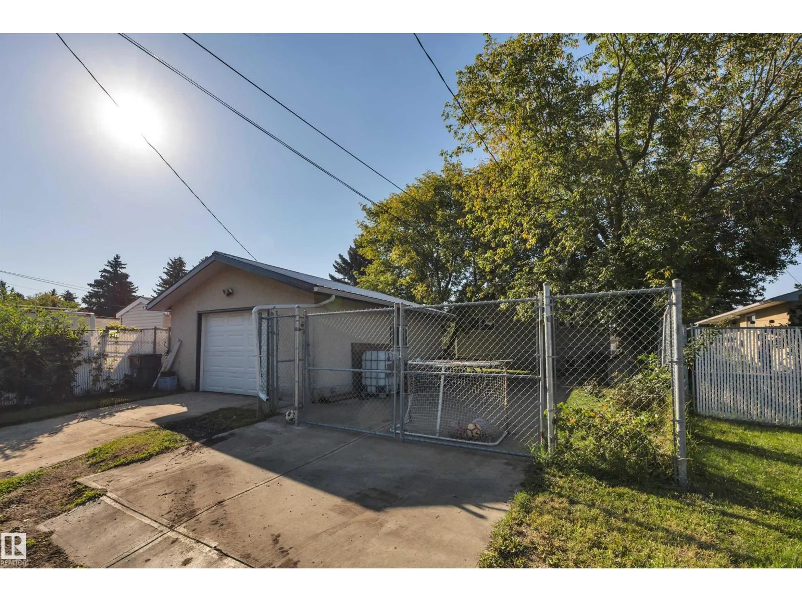 2 CAMELOT PL