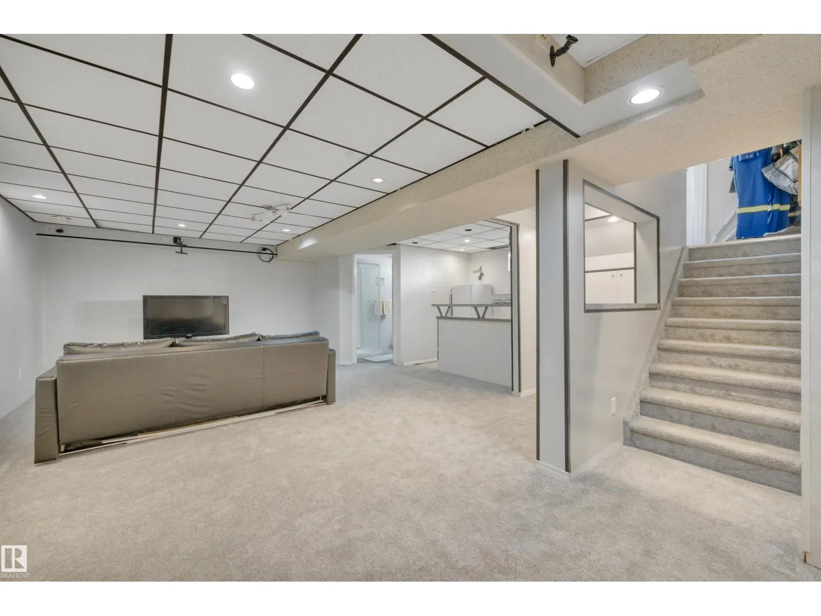 2 CAMELOT PL