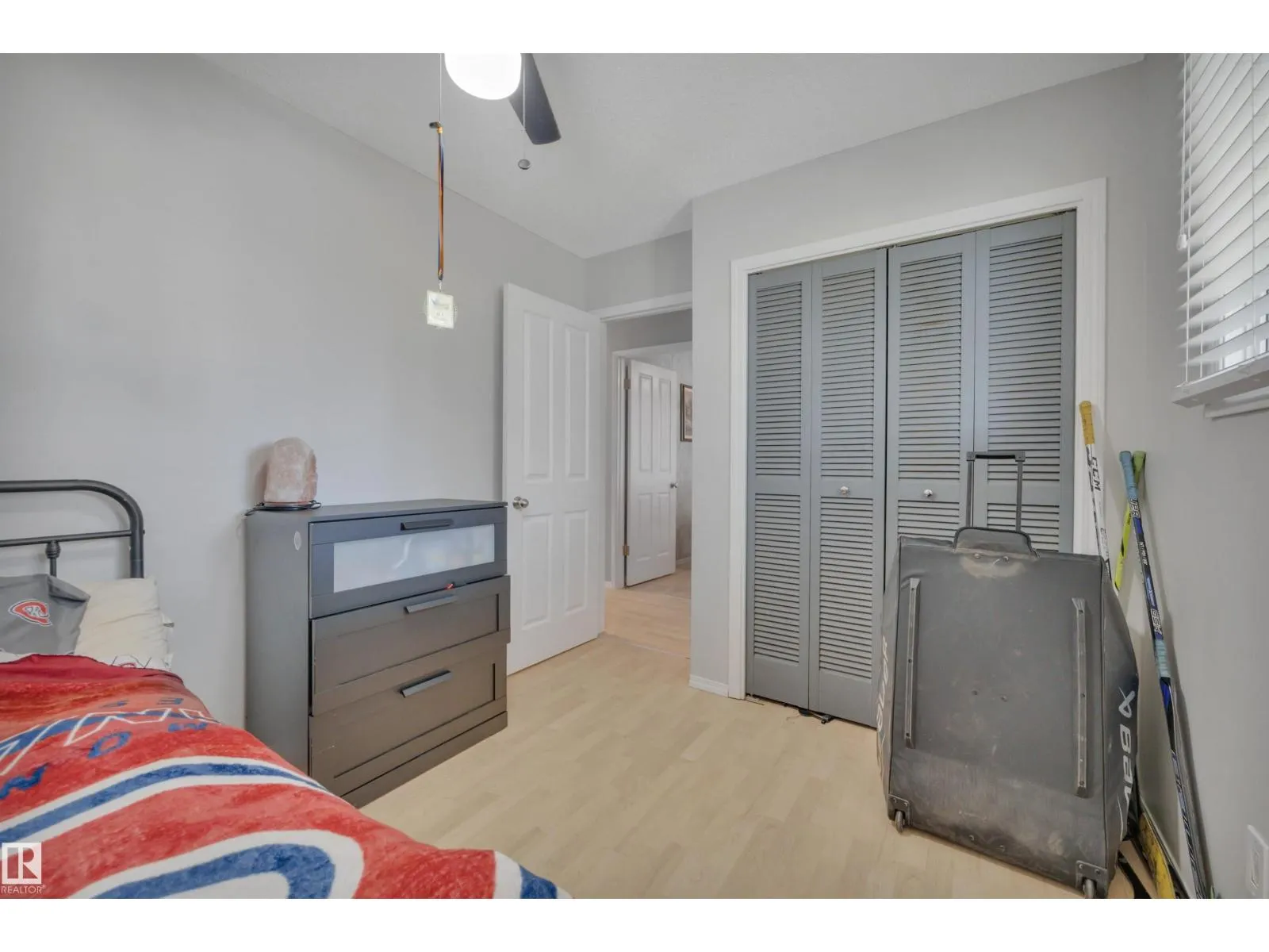 2 CAMELOT PL