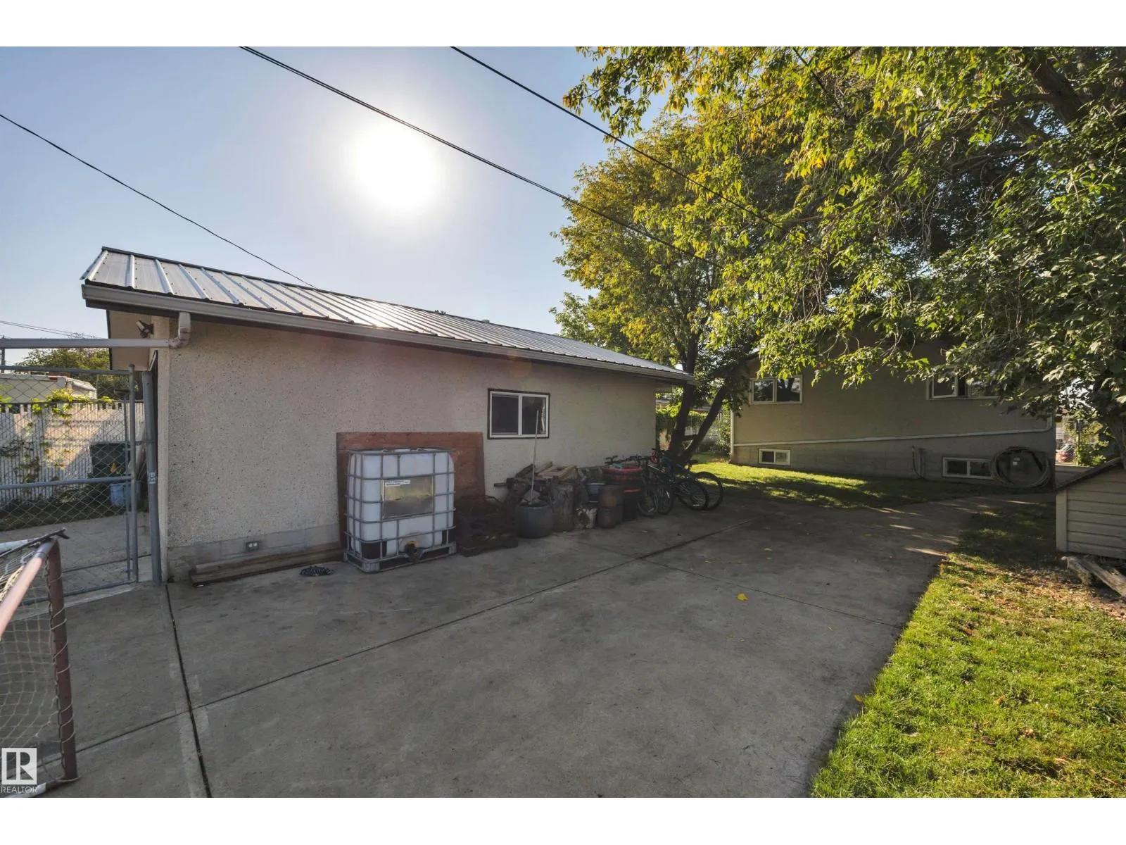 2 CAMELOT PL