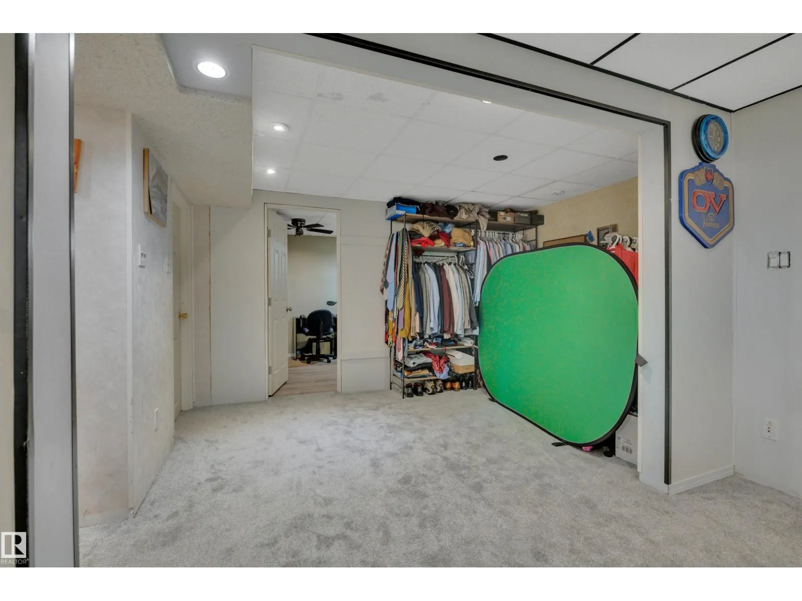 2 CAMELOT PL