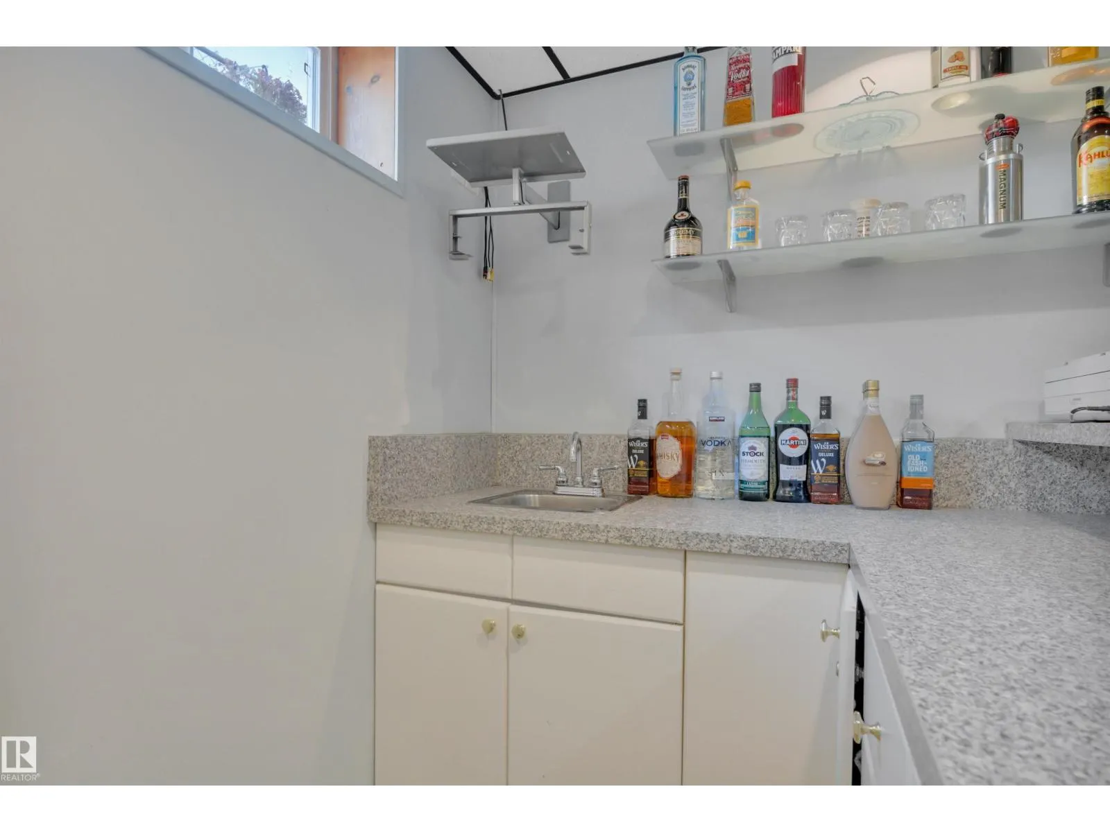 2 CAMELOT PL