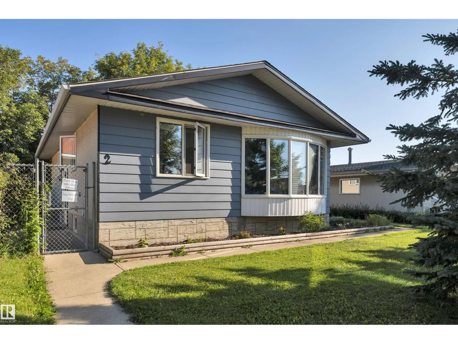 2 CAMELOT PL