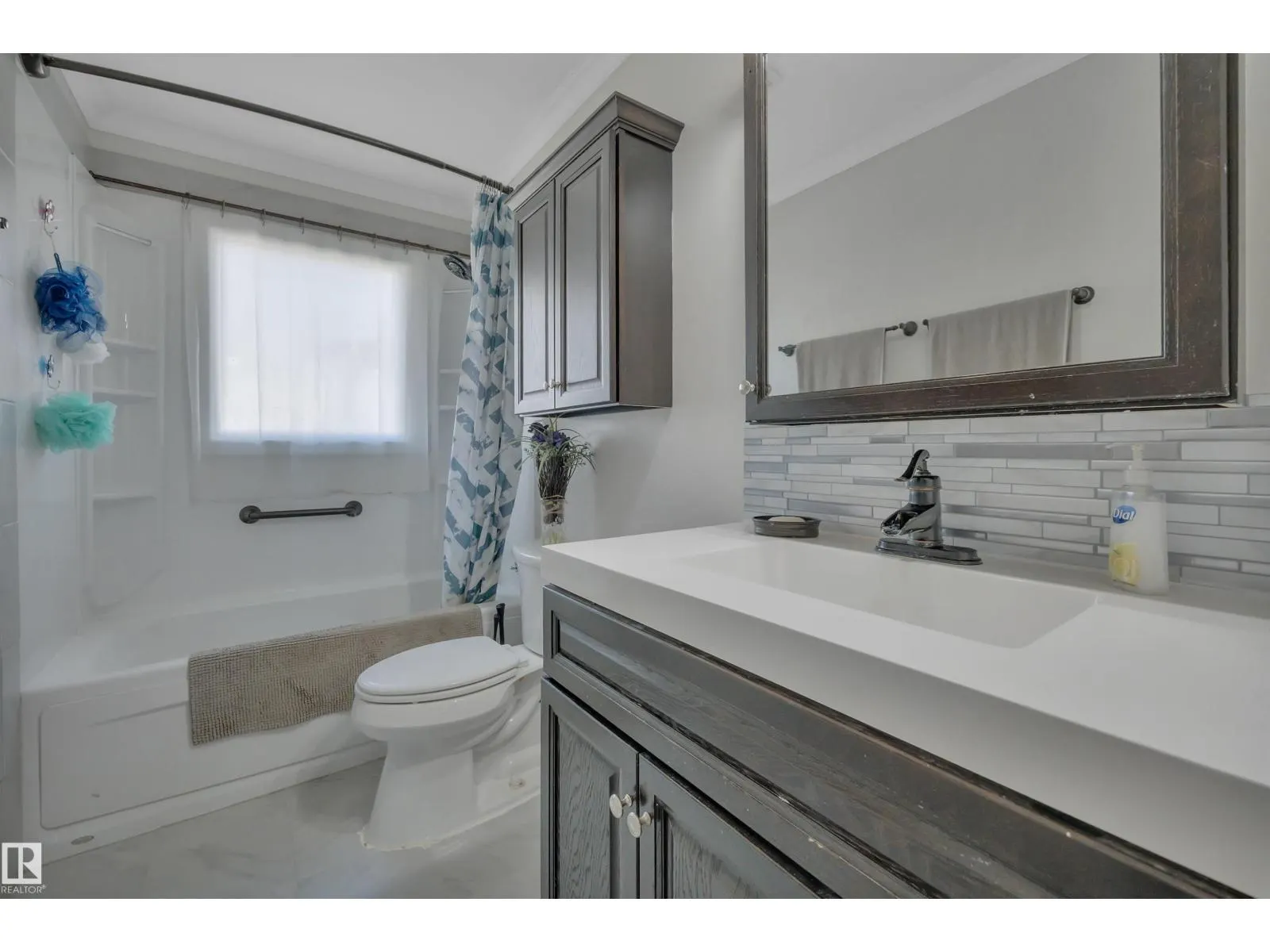 2 CAMELOT PL