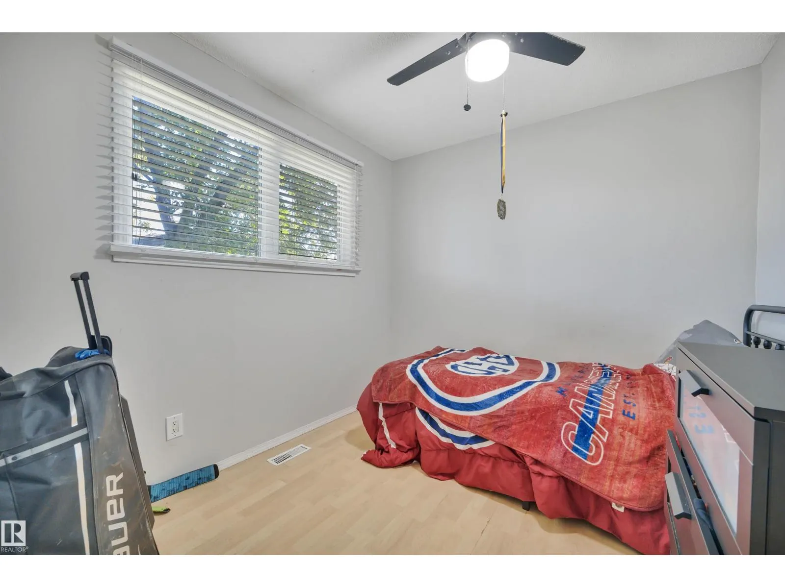 2 CAMELOT PL