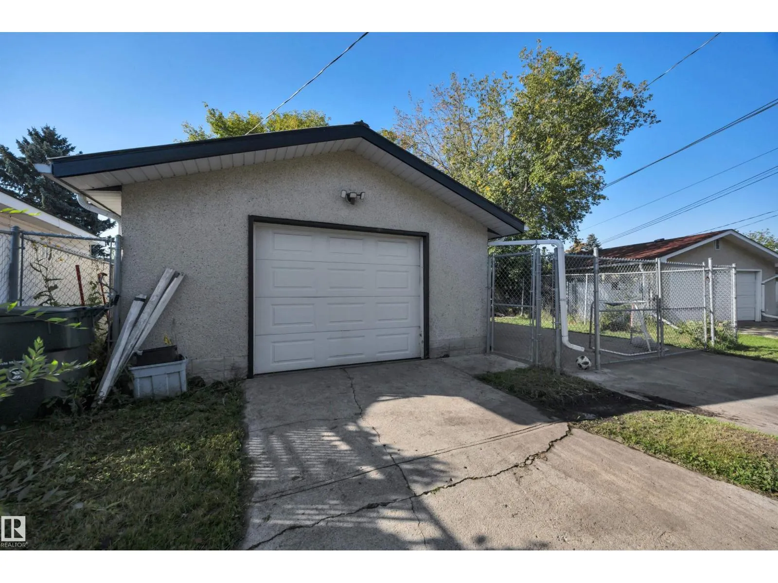 2 CAMELOT PL