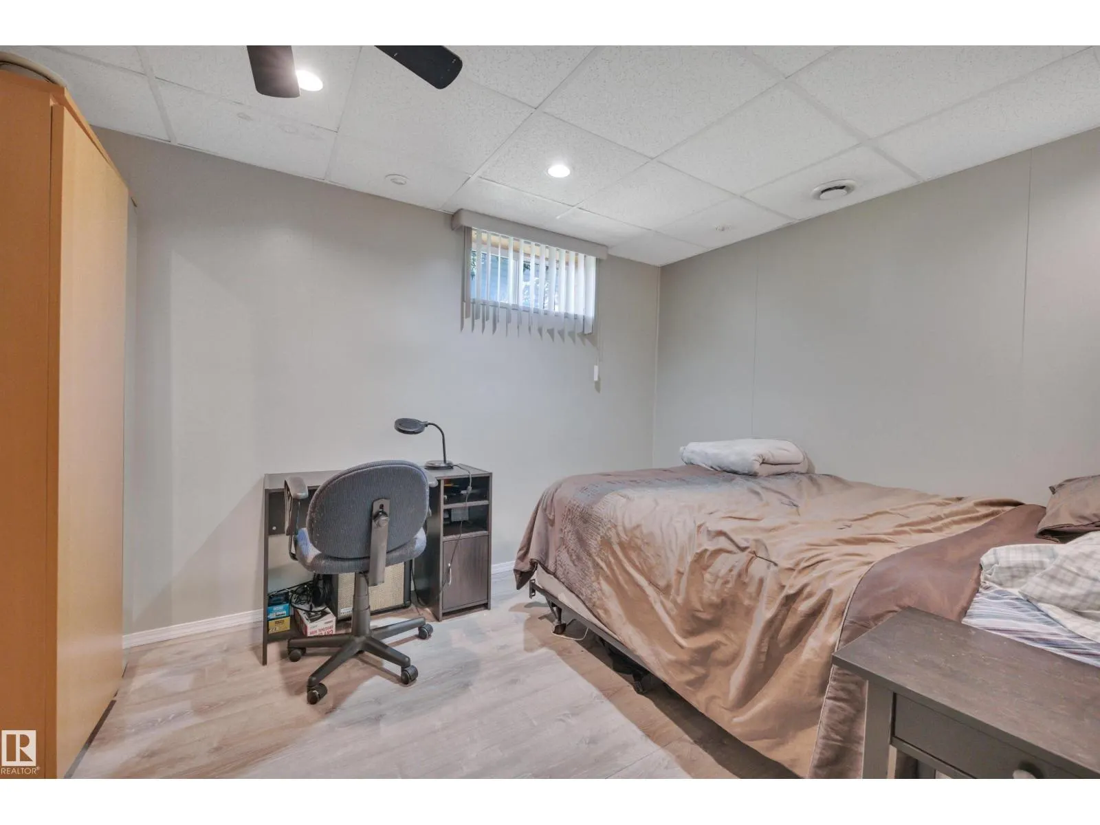 2 CAMELOT PL