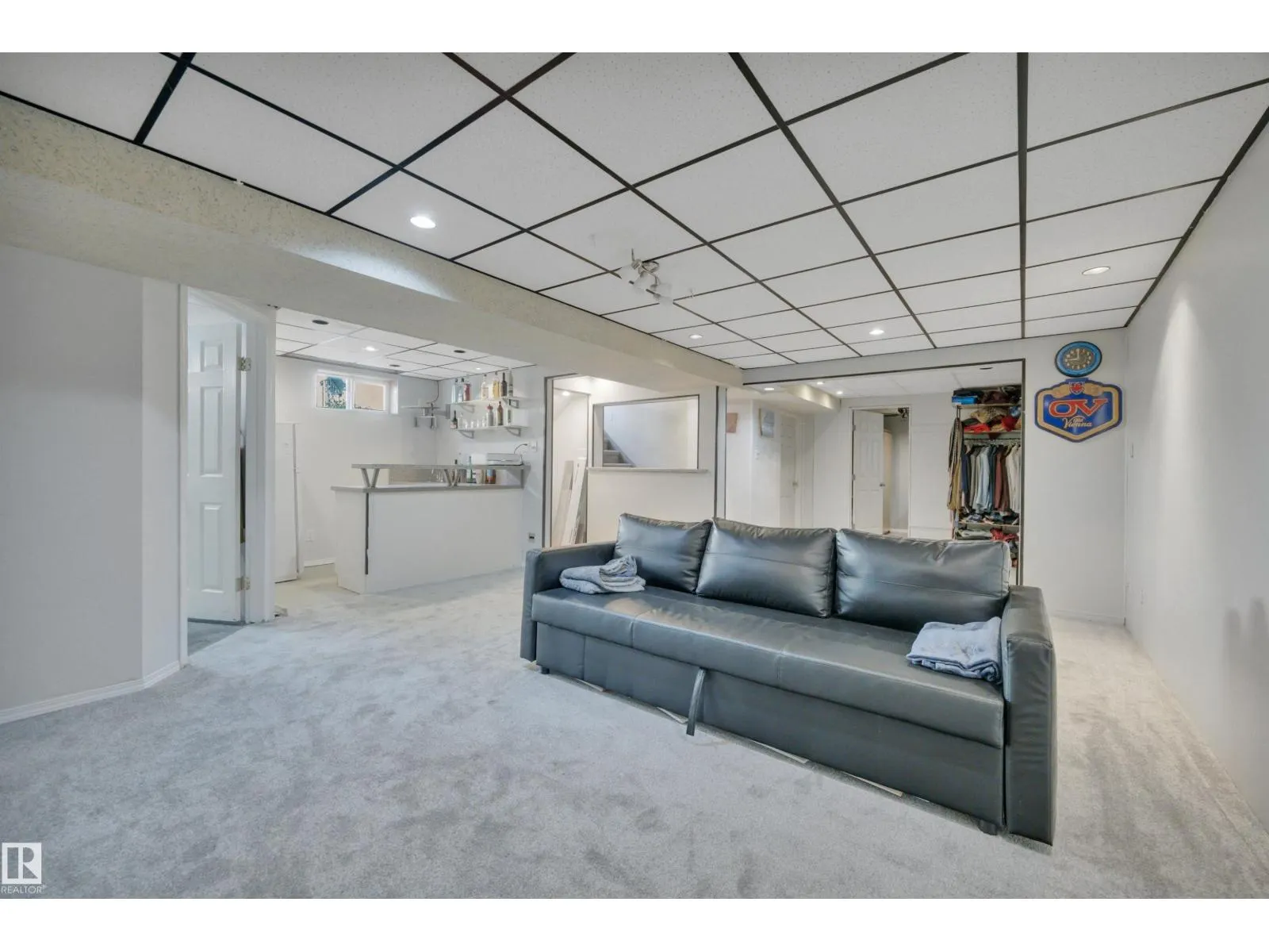 2 CAMELOT PL
