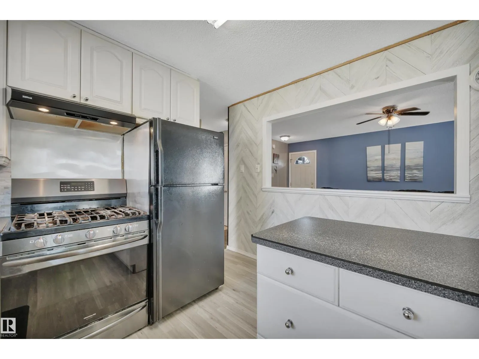 2 CAMELOT PL