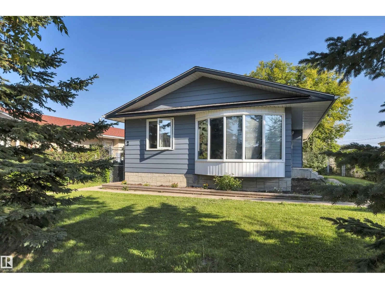 2 CAMELOT PL