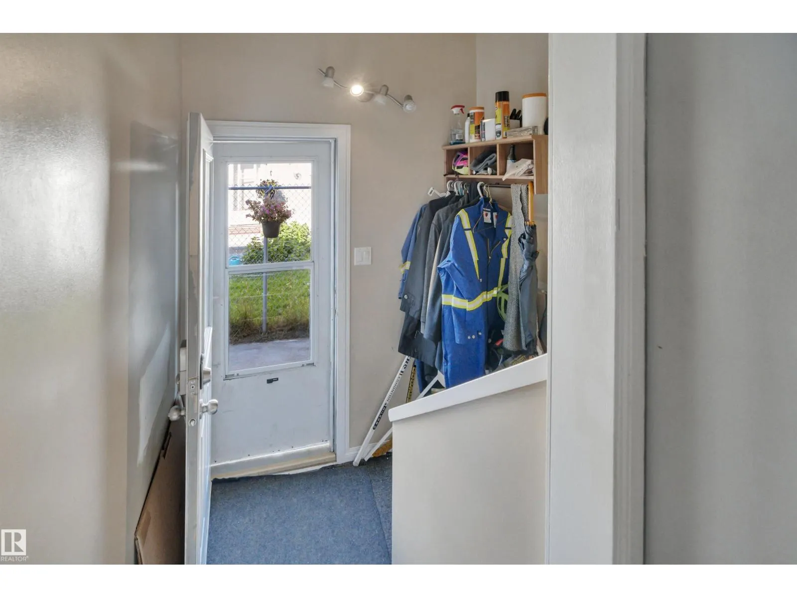 2 CAMELOT PL
