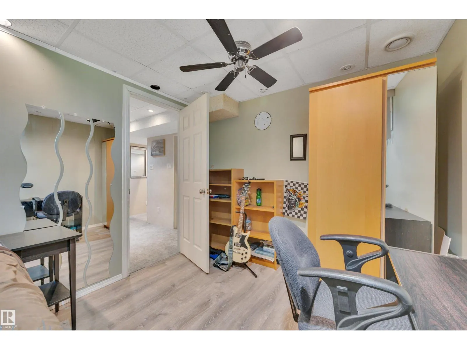 2 CAMELOT PL
