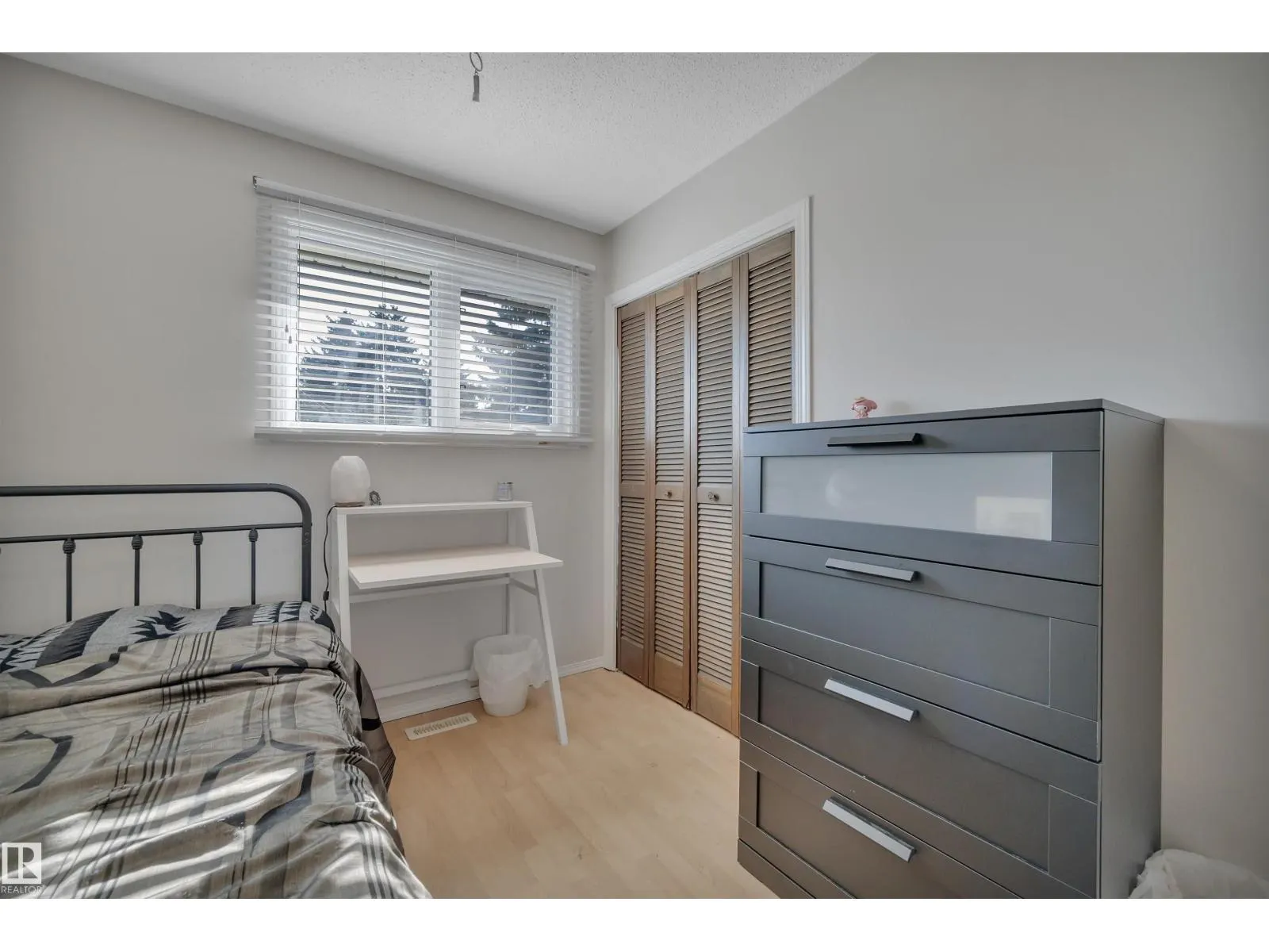 2 CAMELOT PL
