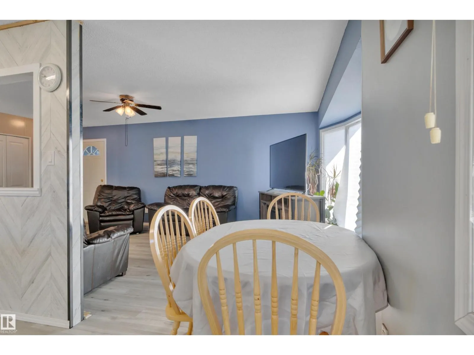 2 CAMELOT PL