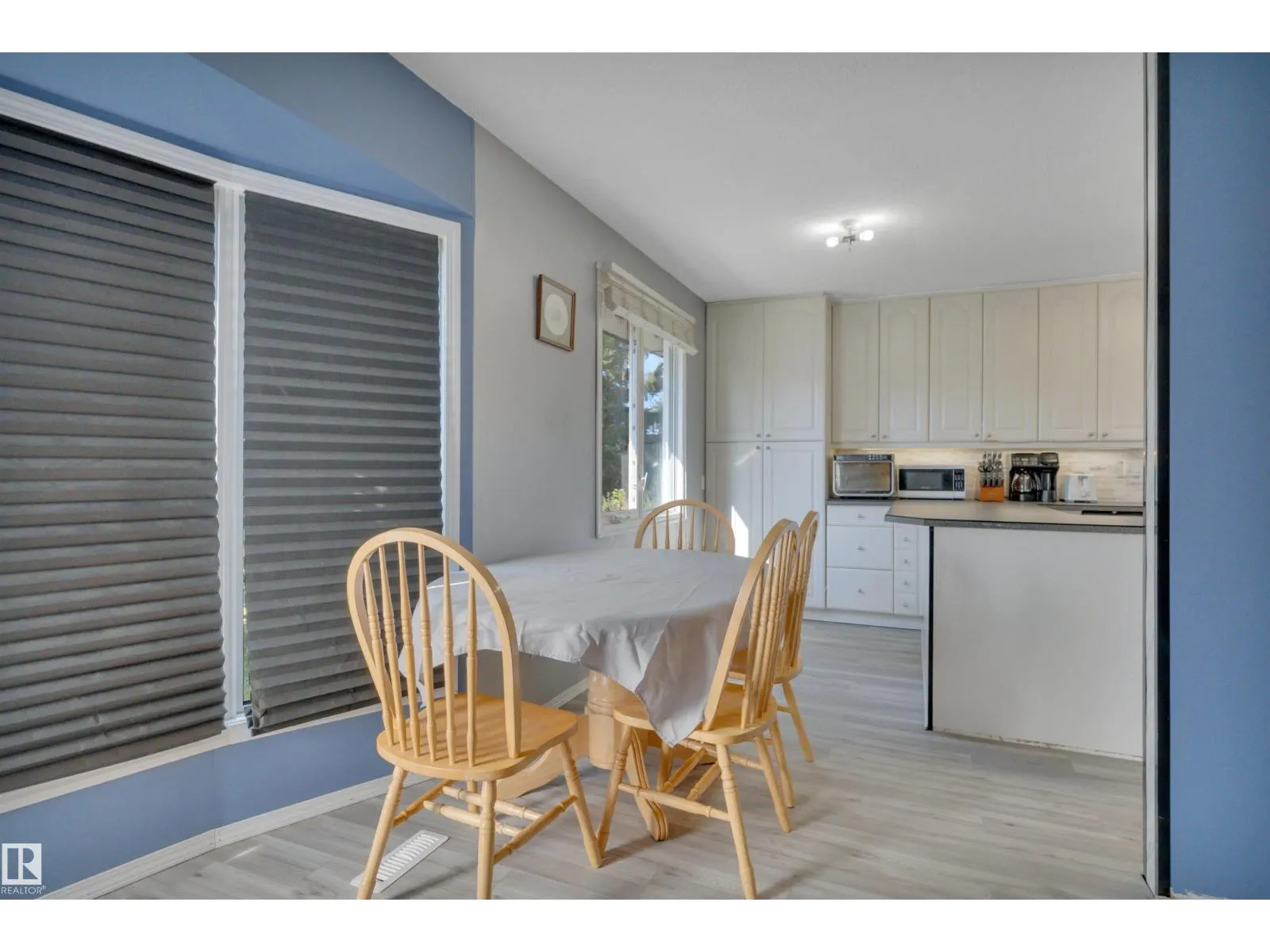 2 CAMELOT PL