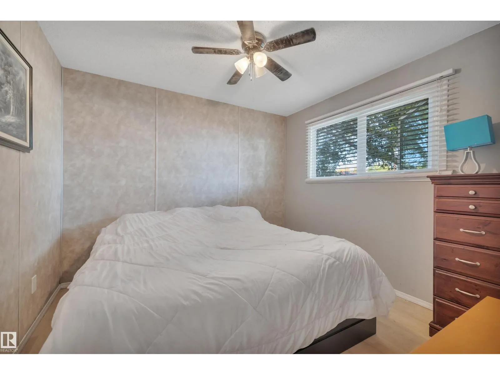 2 CAMELOT PL