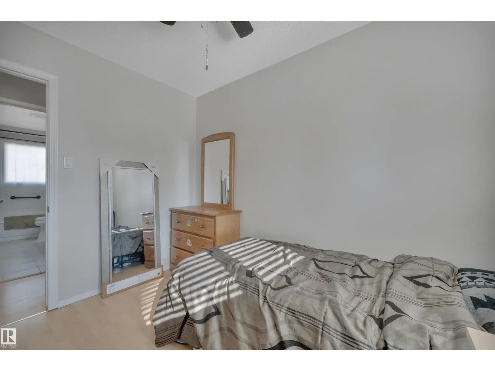 2 CAMELOT PL
