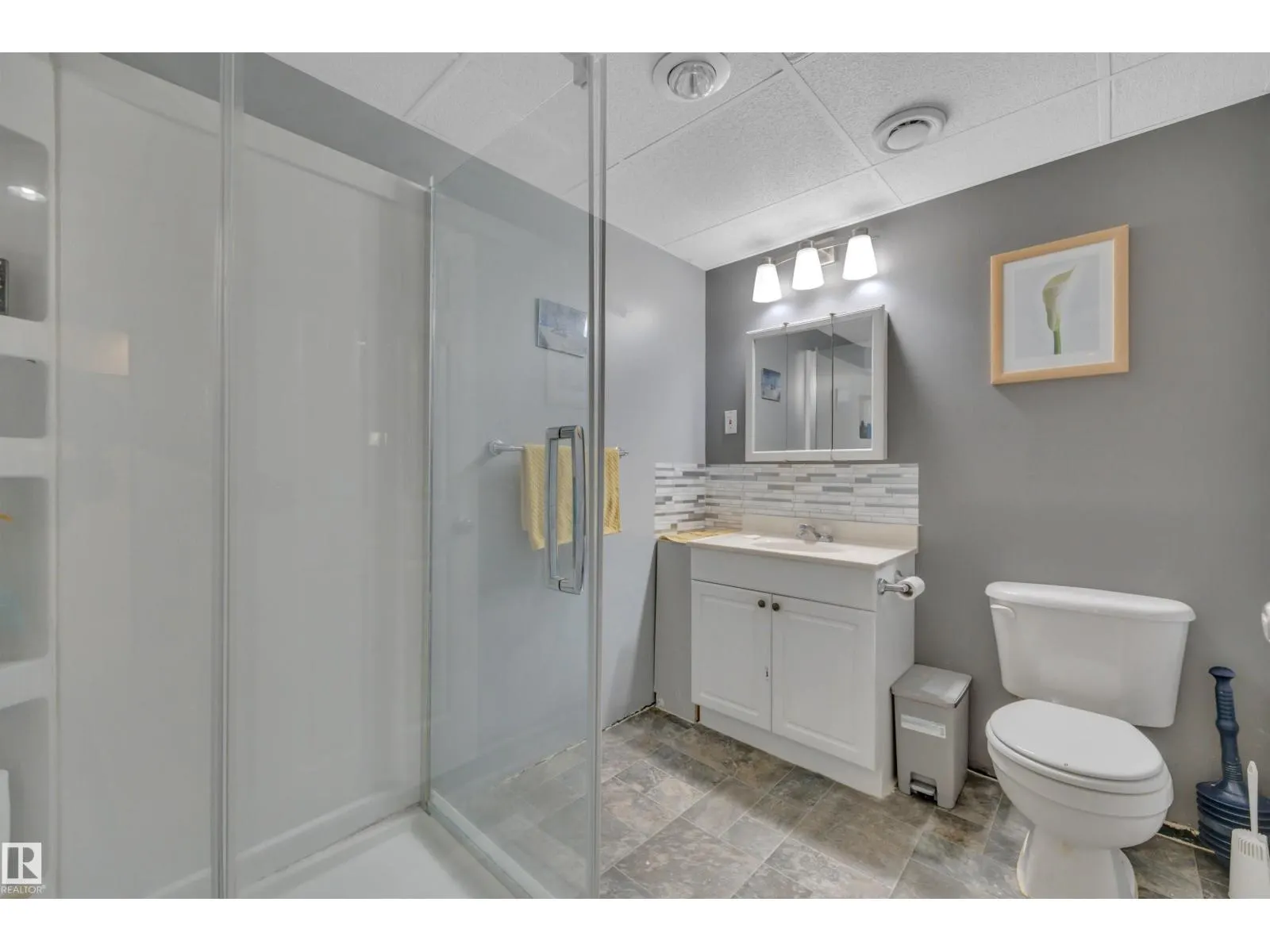 2 CAMELOT PL