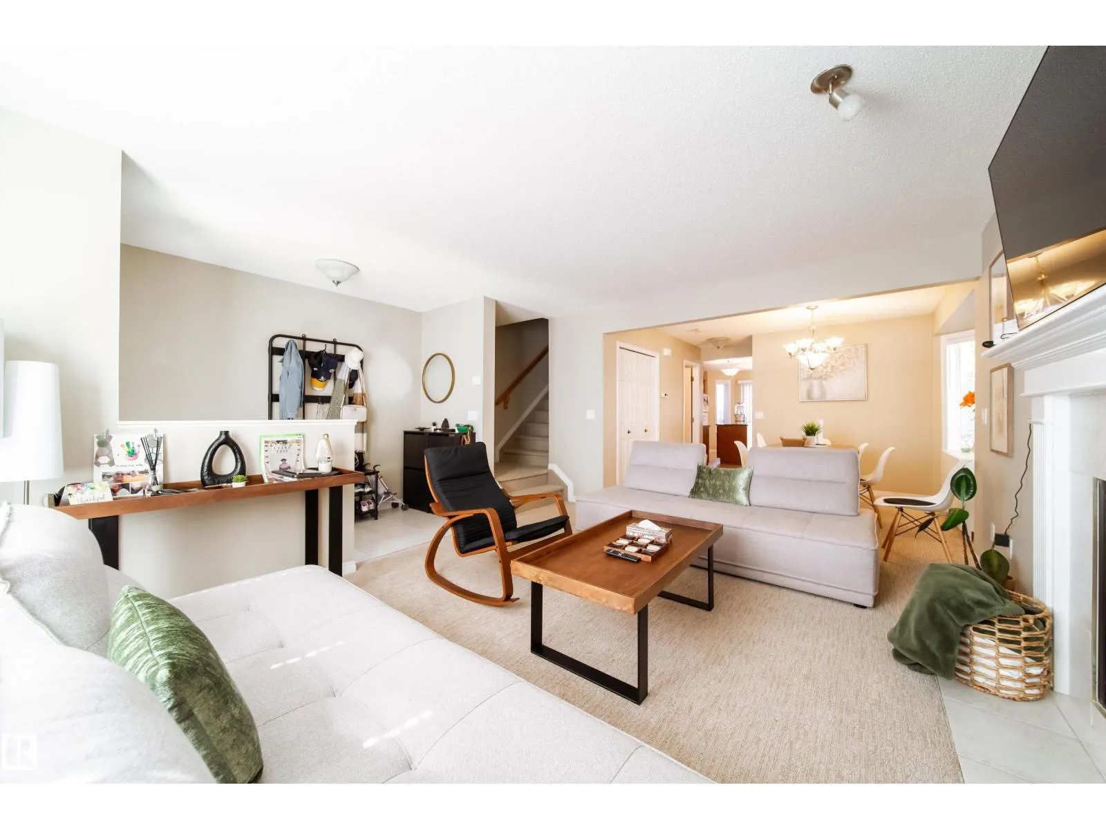 8118-8120 81 AV NW