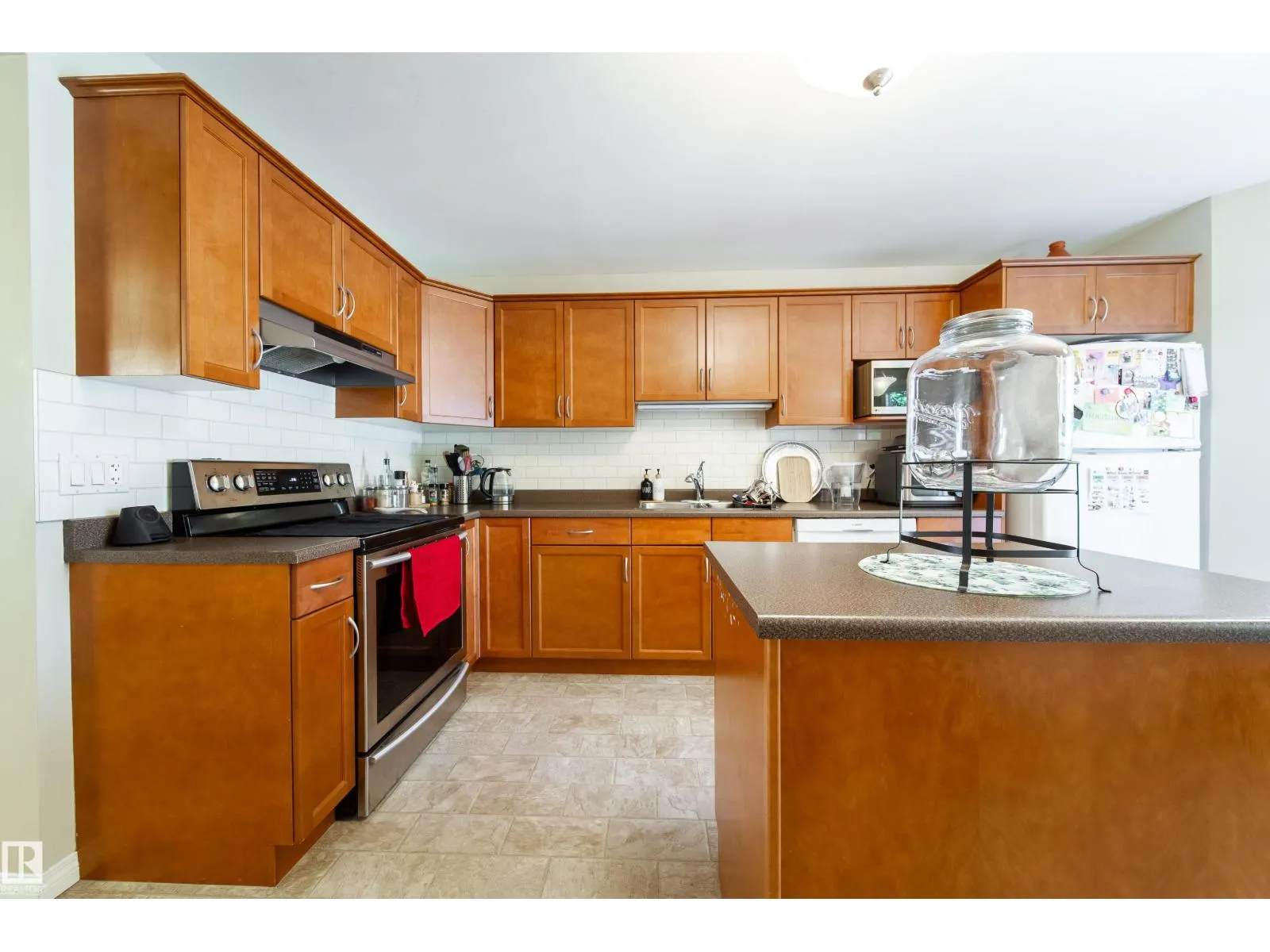 8118-8120 81 AV NW