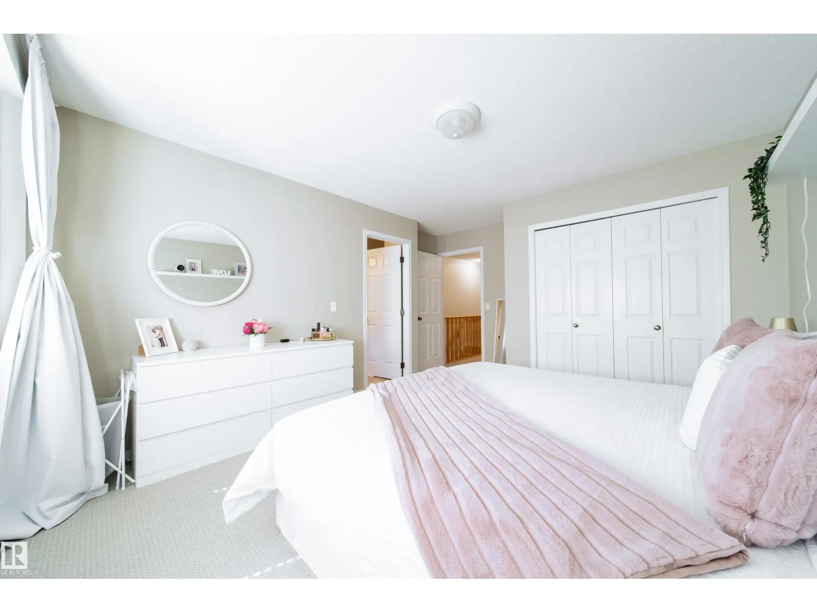 8118-8120 81 AV NW