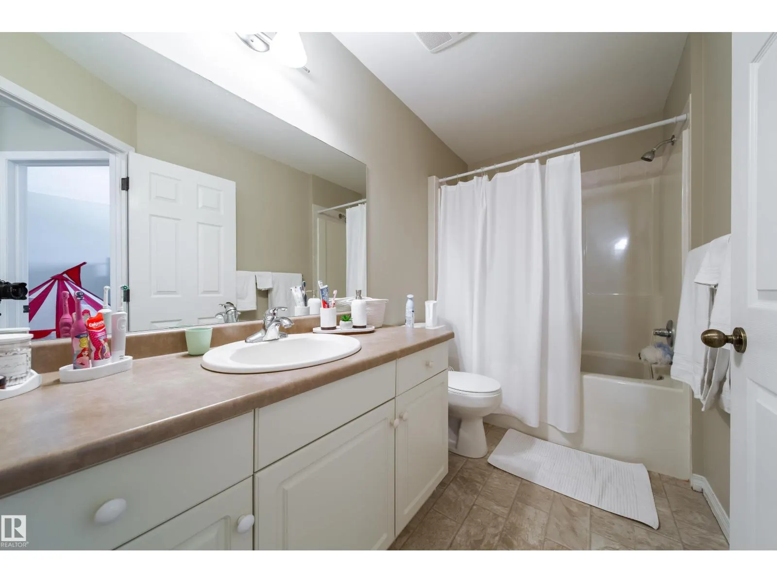 8118-8120 81 AV NW