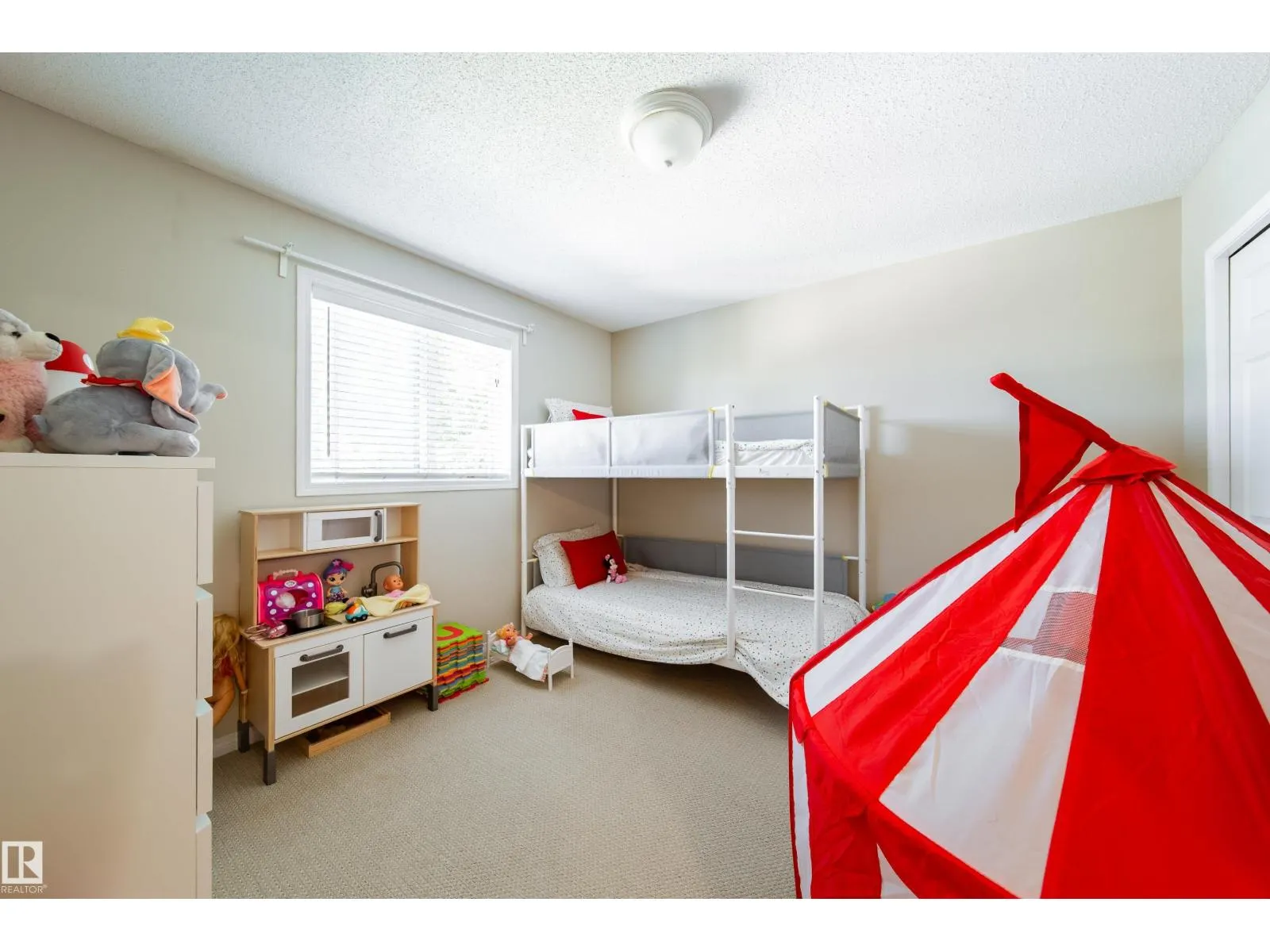 8118-8120 81 AV NW