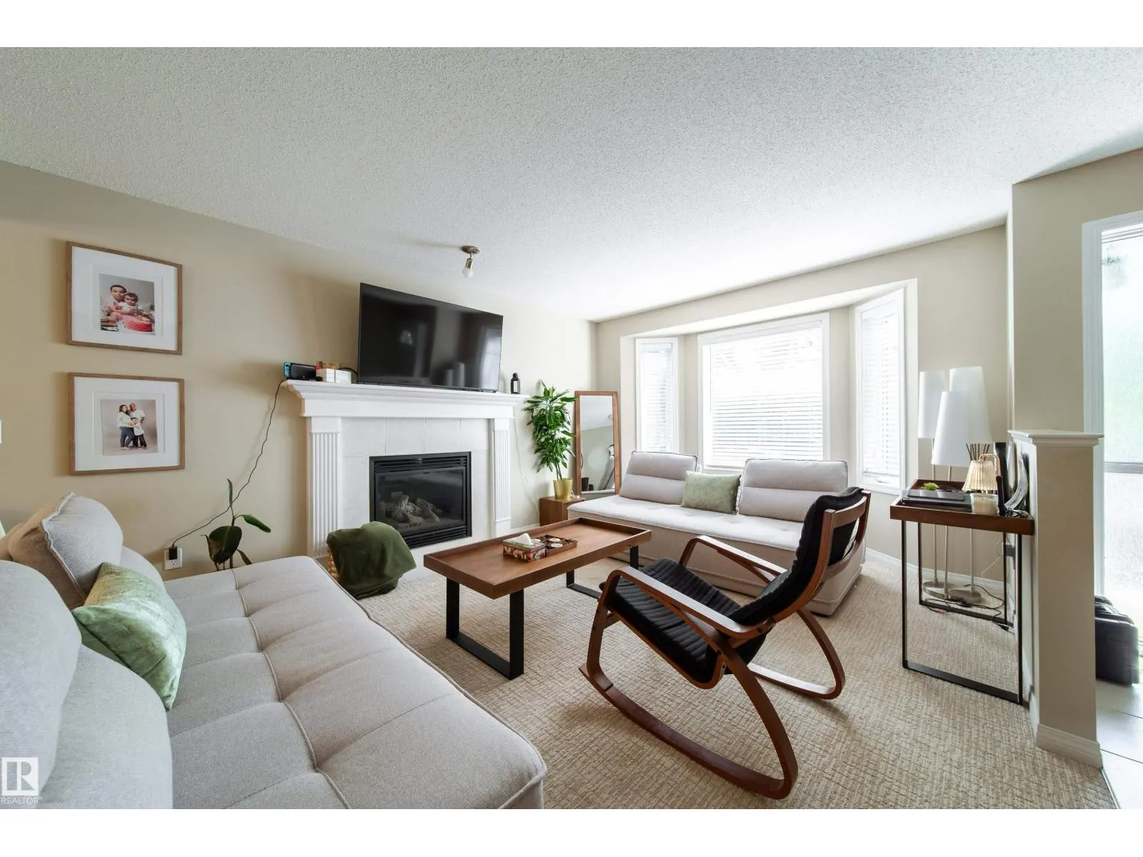8118-8120 81 AV NW