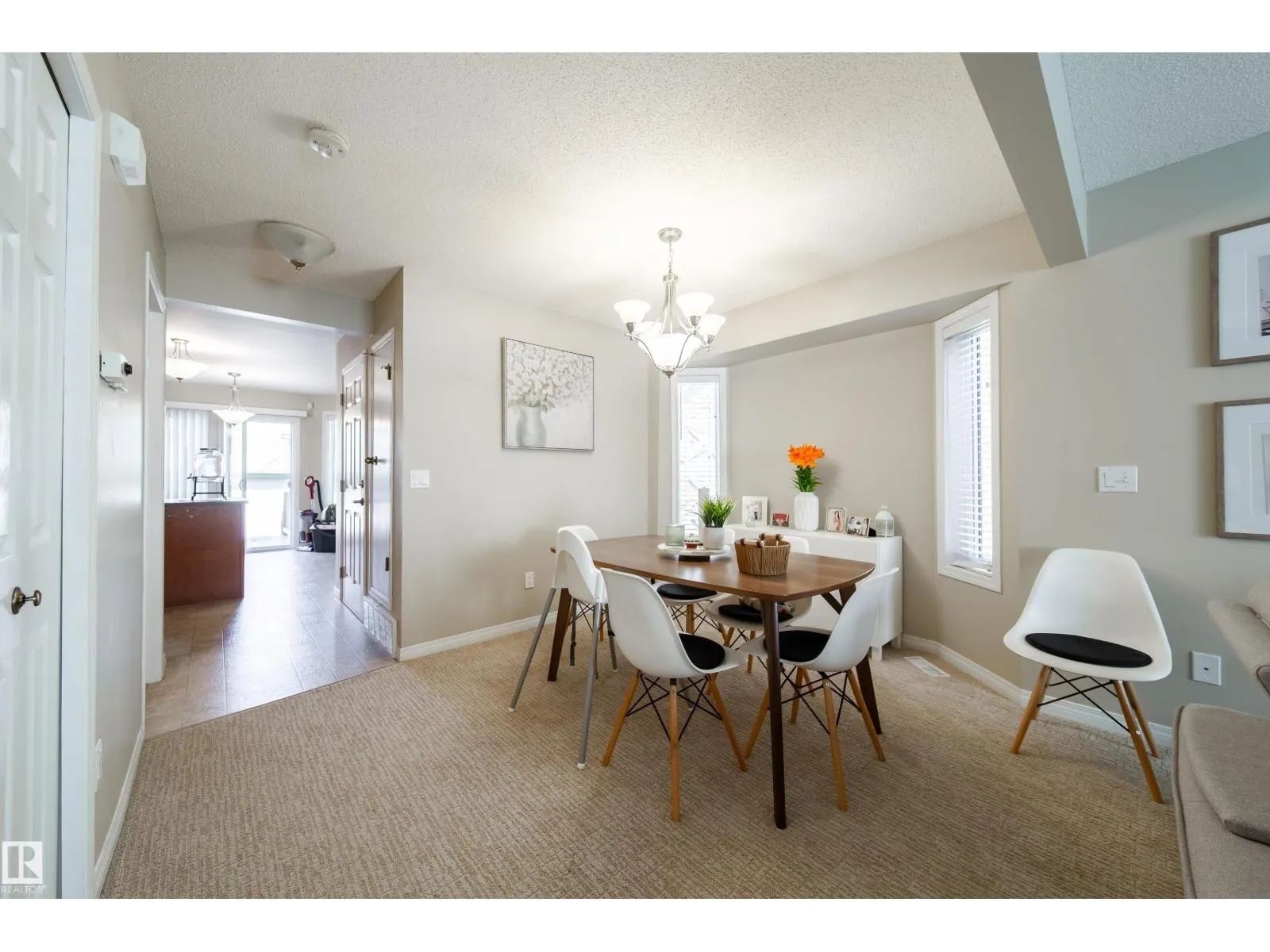 8118-8120 81 AV NW