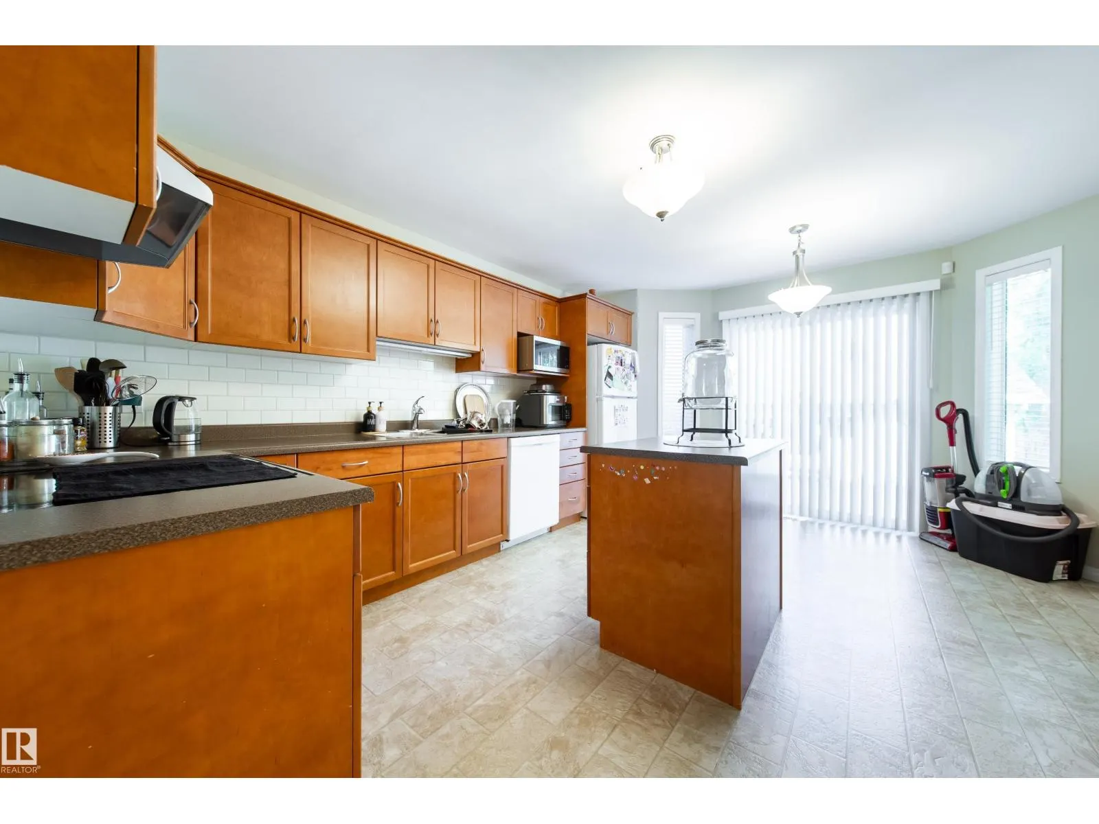 8118-8120 81 AV NW