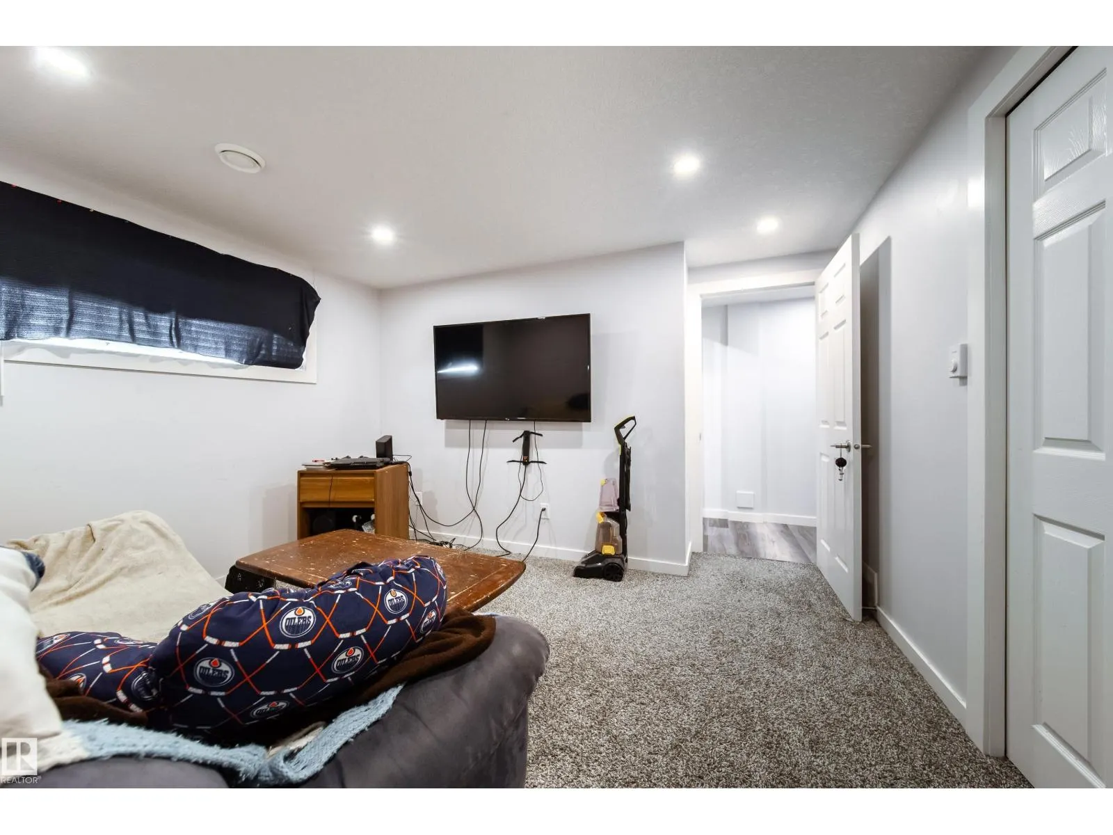 8118-8120 81 AV NW