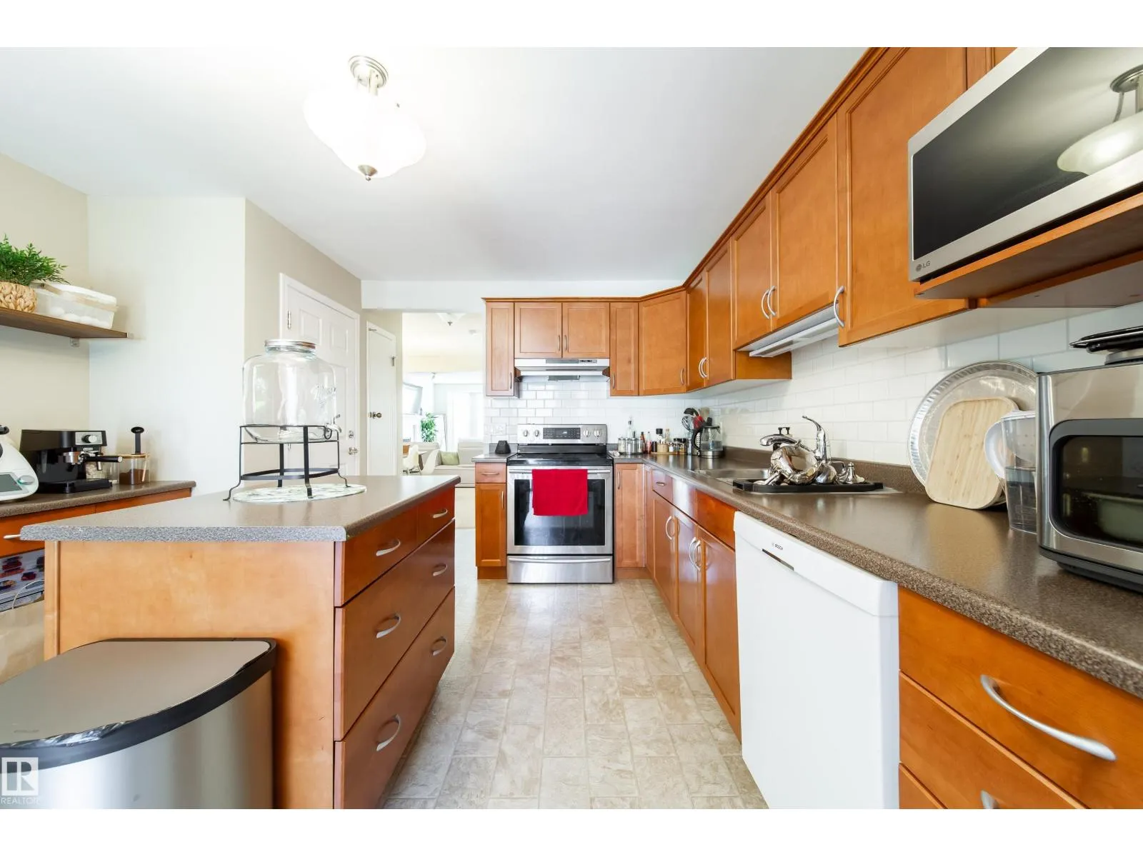 8118-8120 81 AV NW
