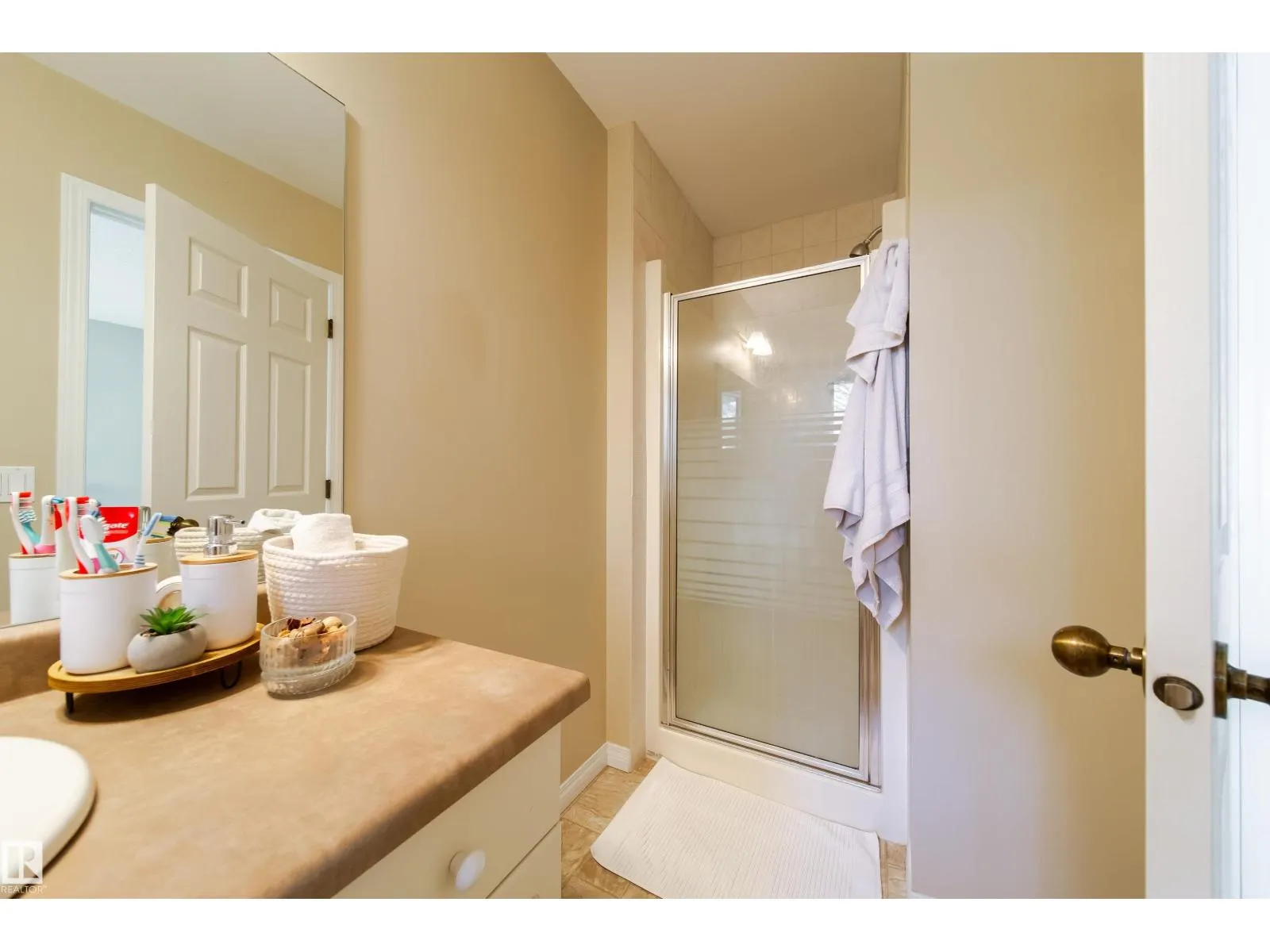 8118-8120 81 AV NW