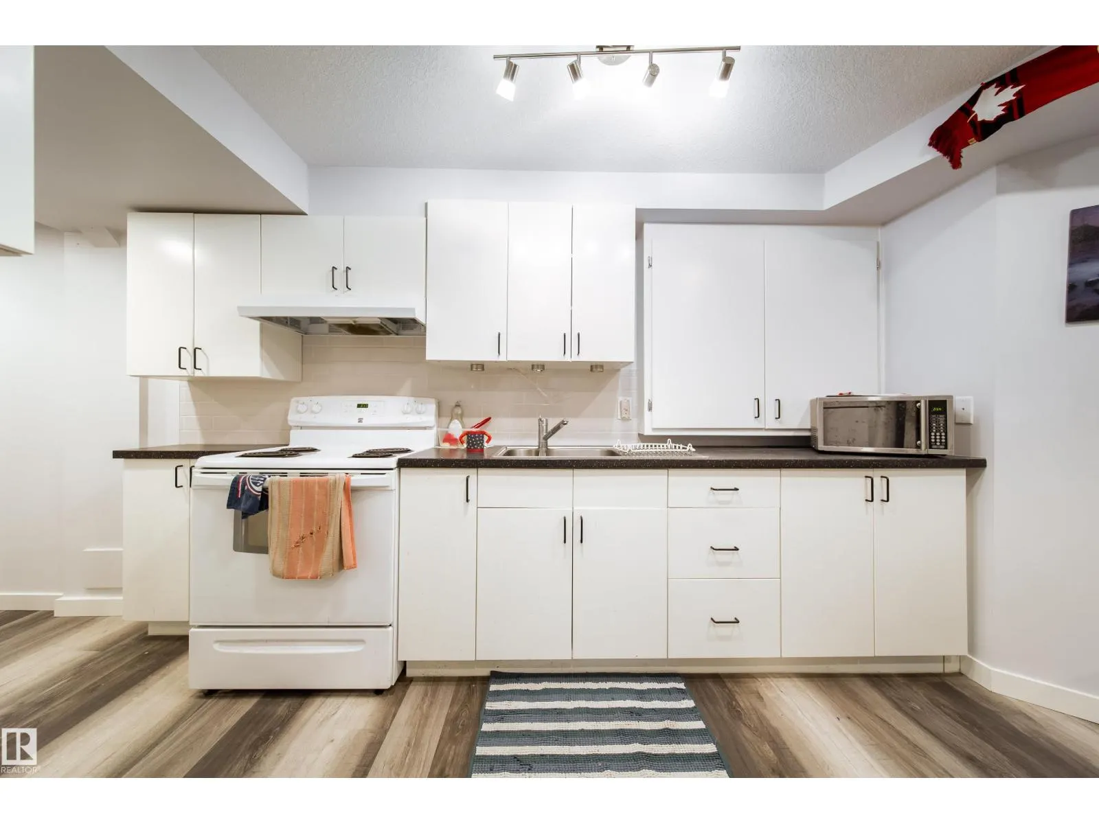 8118-8120 81 AV NW