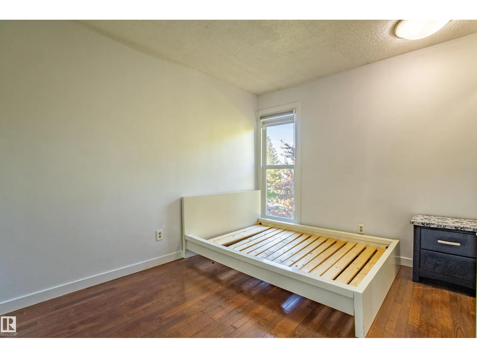 #37 3812 20 AV NW NW