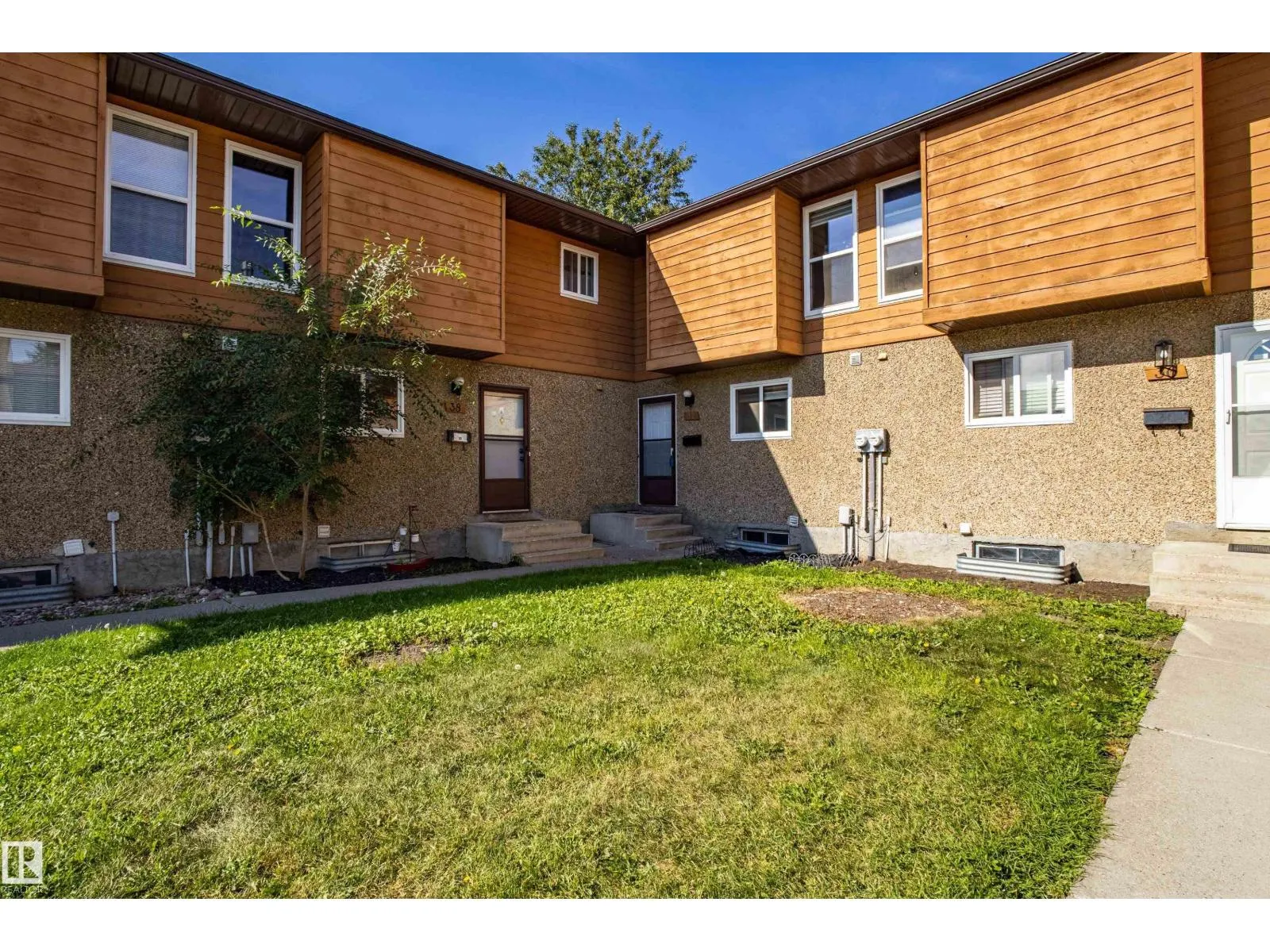#37 3812 20 AV NW NW