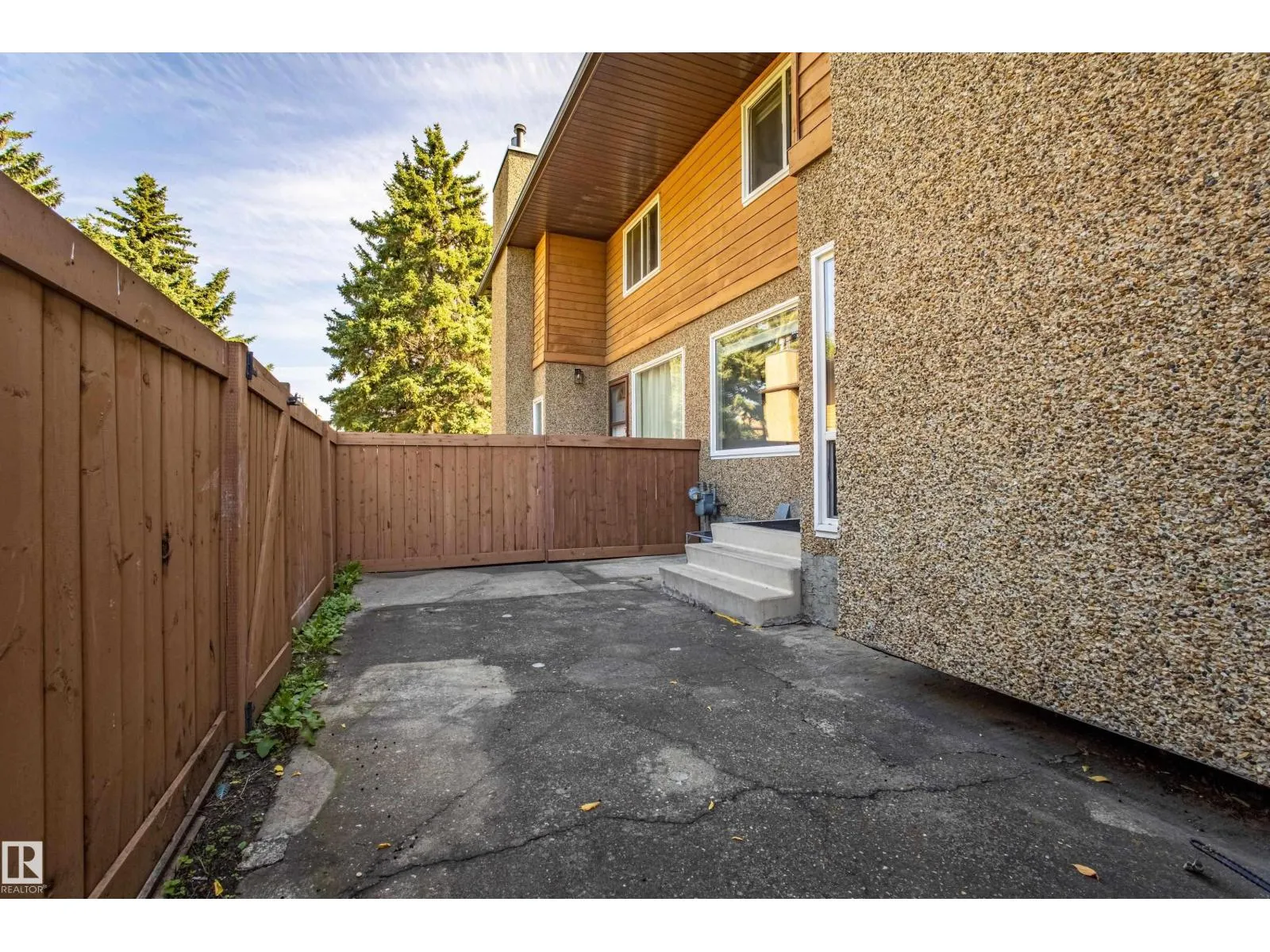 #37 3812 20 AV NW NW