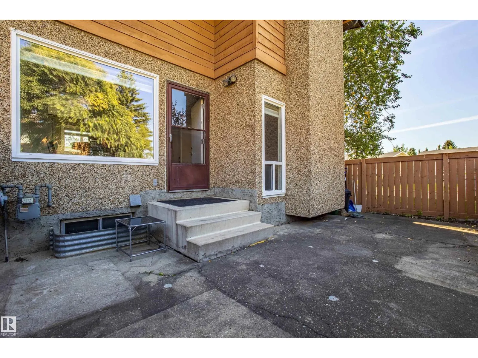 #37 3812 20 AV NW NW