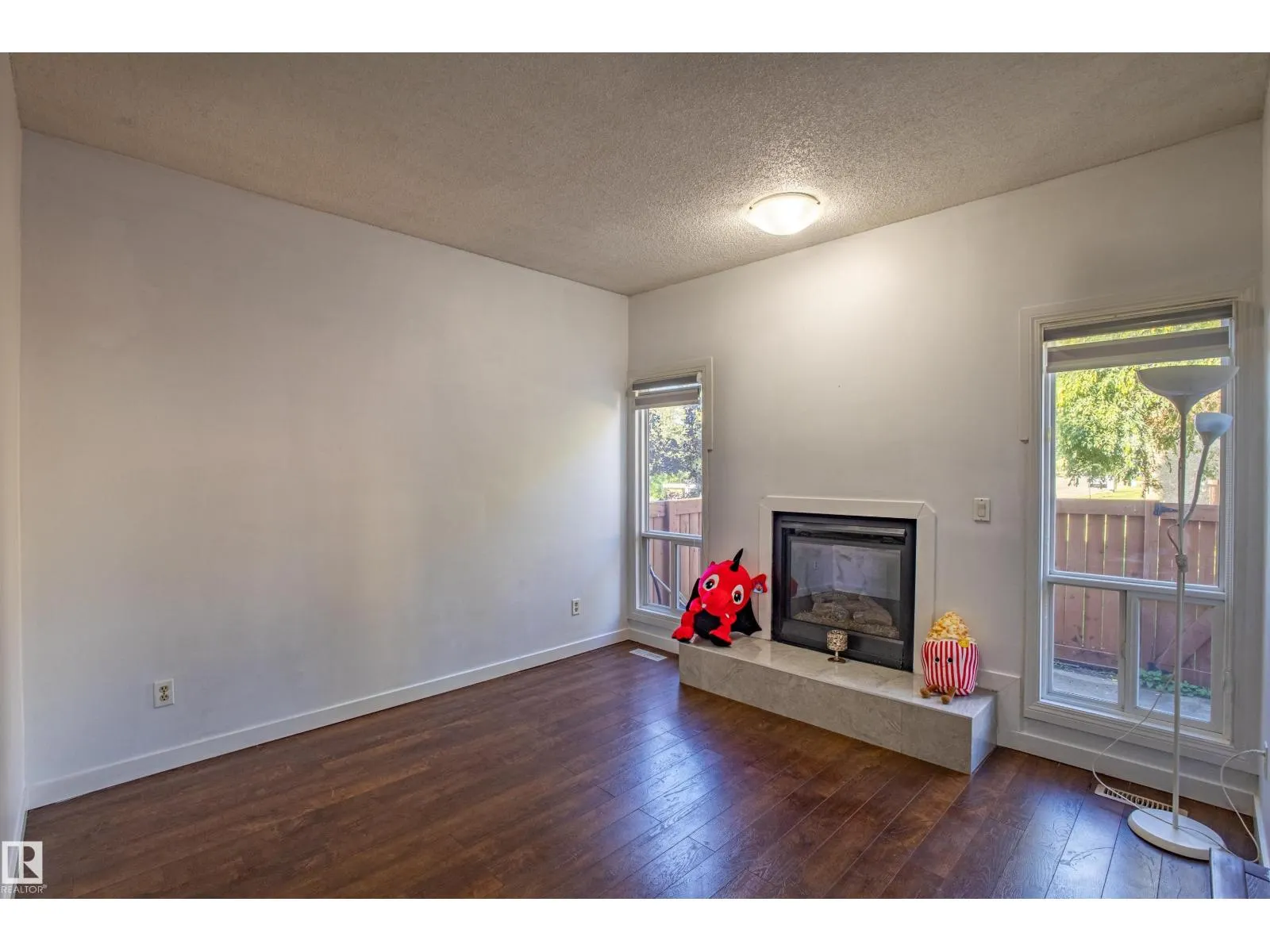 #37 3812 20 AV NW NW
