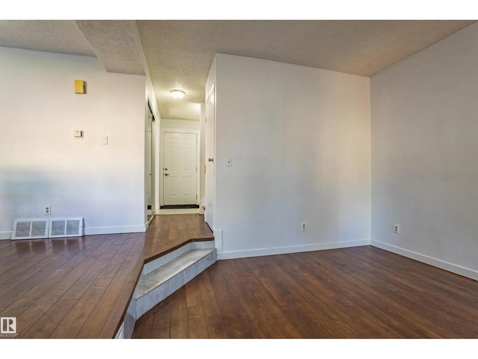 #37 3812 20 AV NW NW