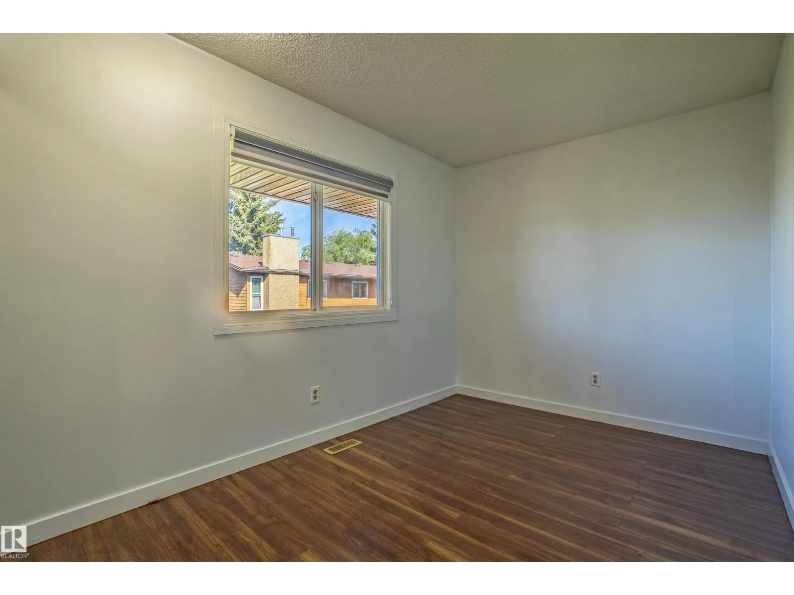 #37 3812 20 AV NW NW