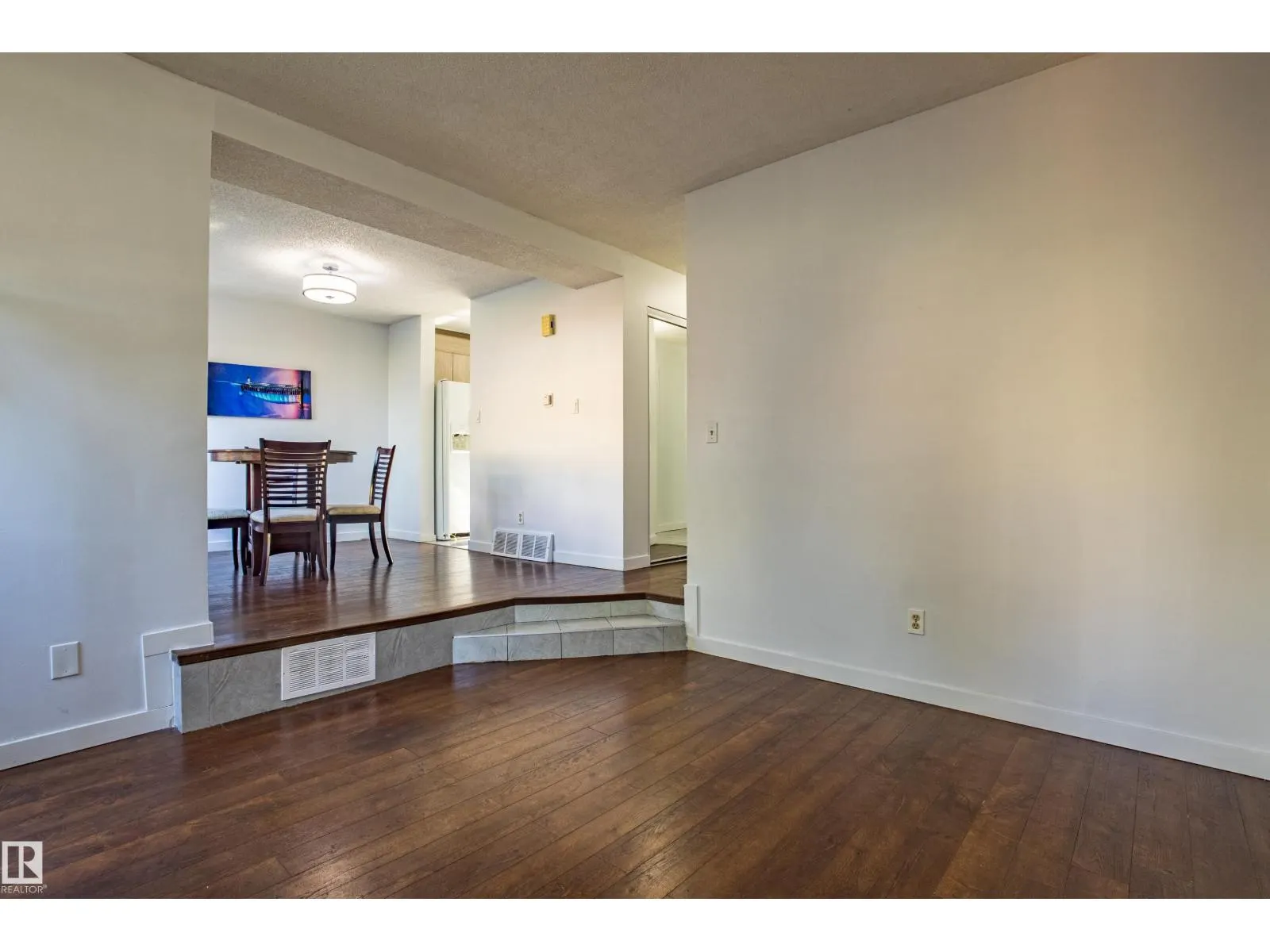 #37 3812 20 AV NW NW