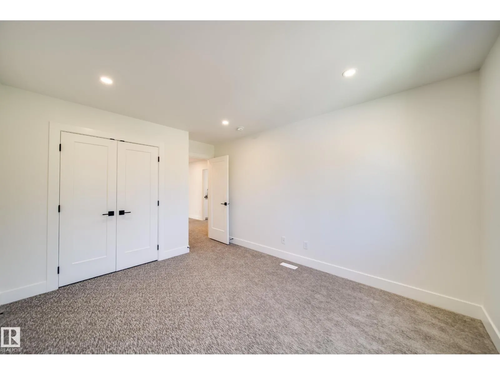 7146 119 ST NW