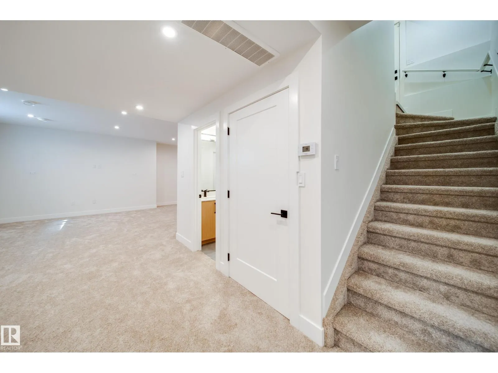 7146 119 ST NW