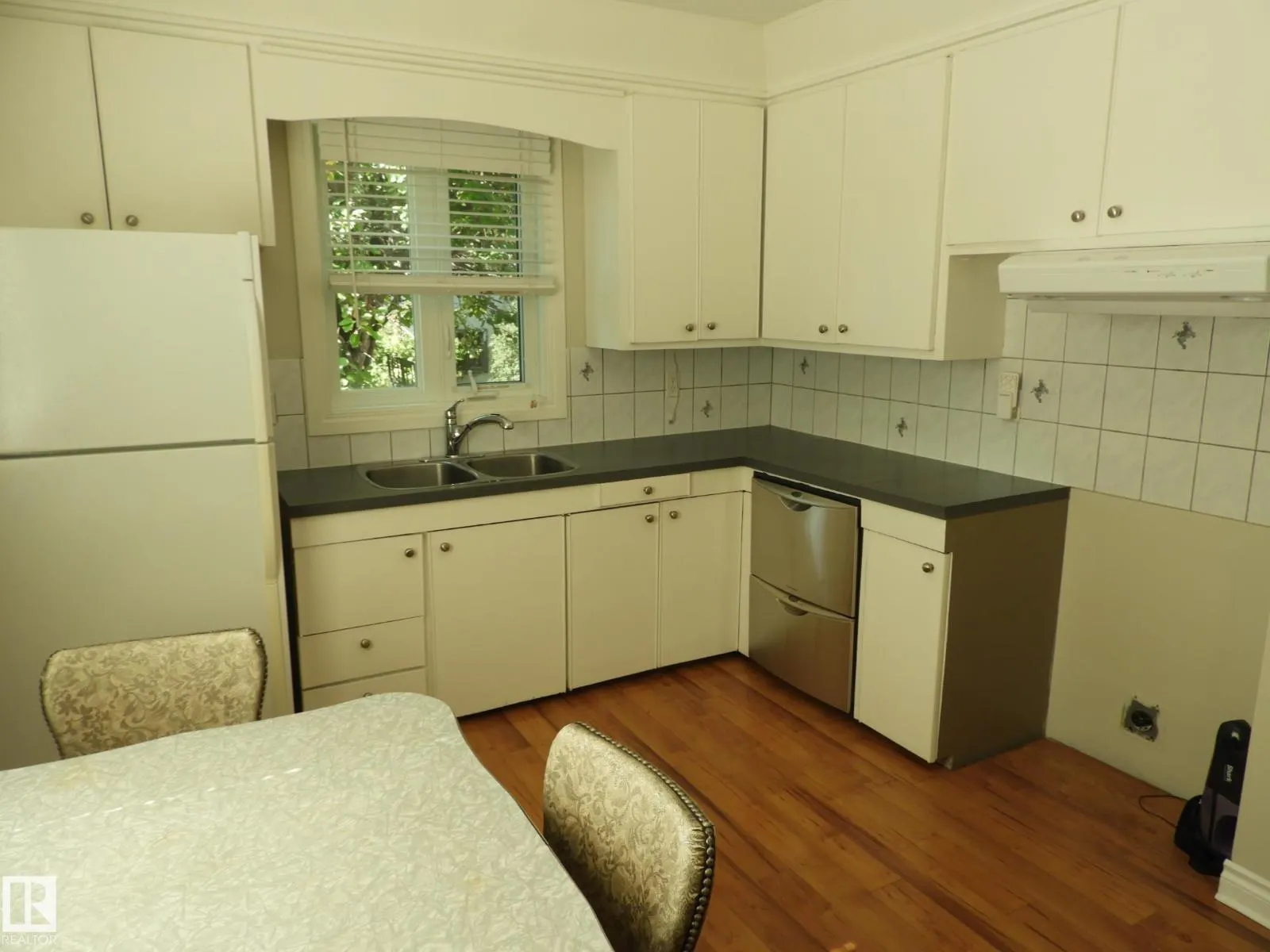 12038 89 ST NW