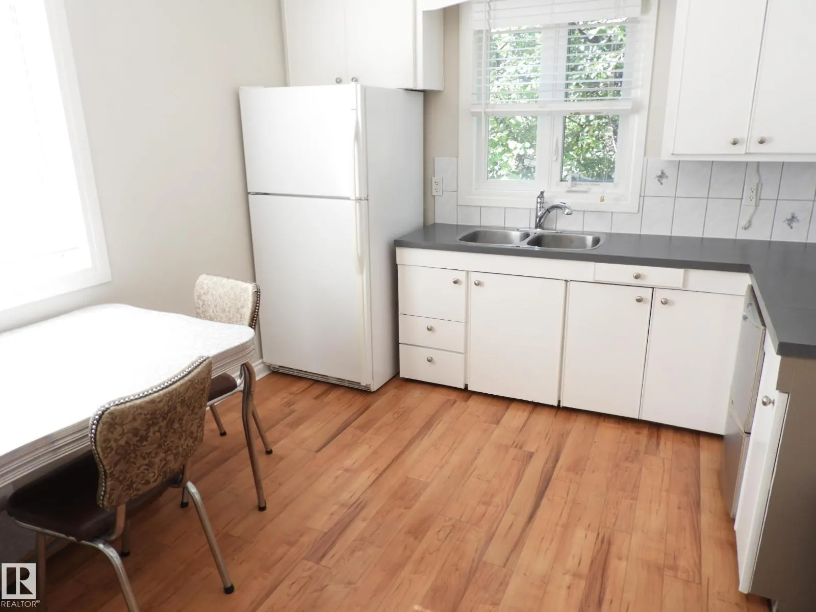 12038 89 ST NW
